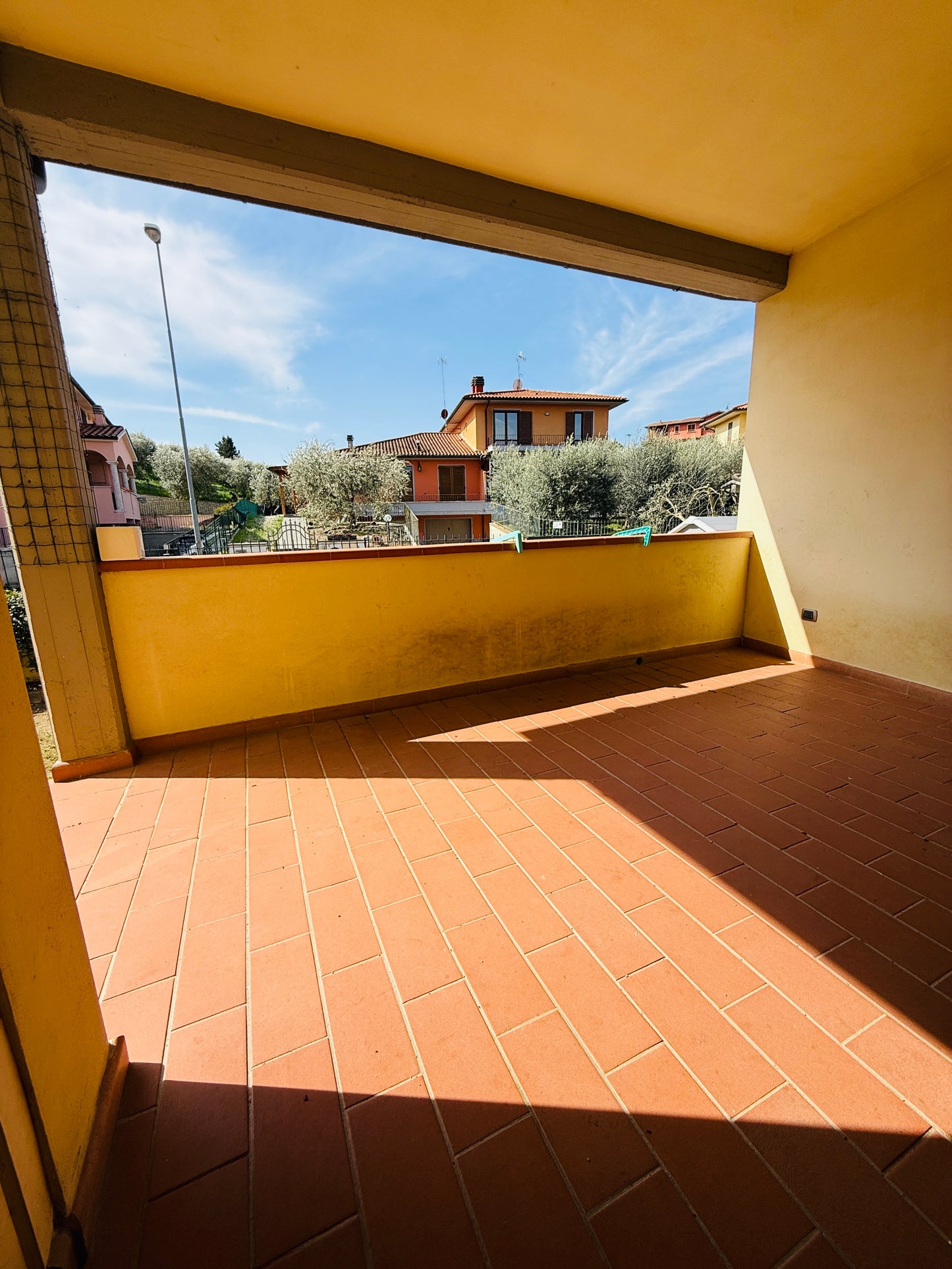 UNDER CONTRACT 130 + triple garage + 2 terrace + garden