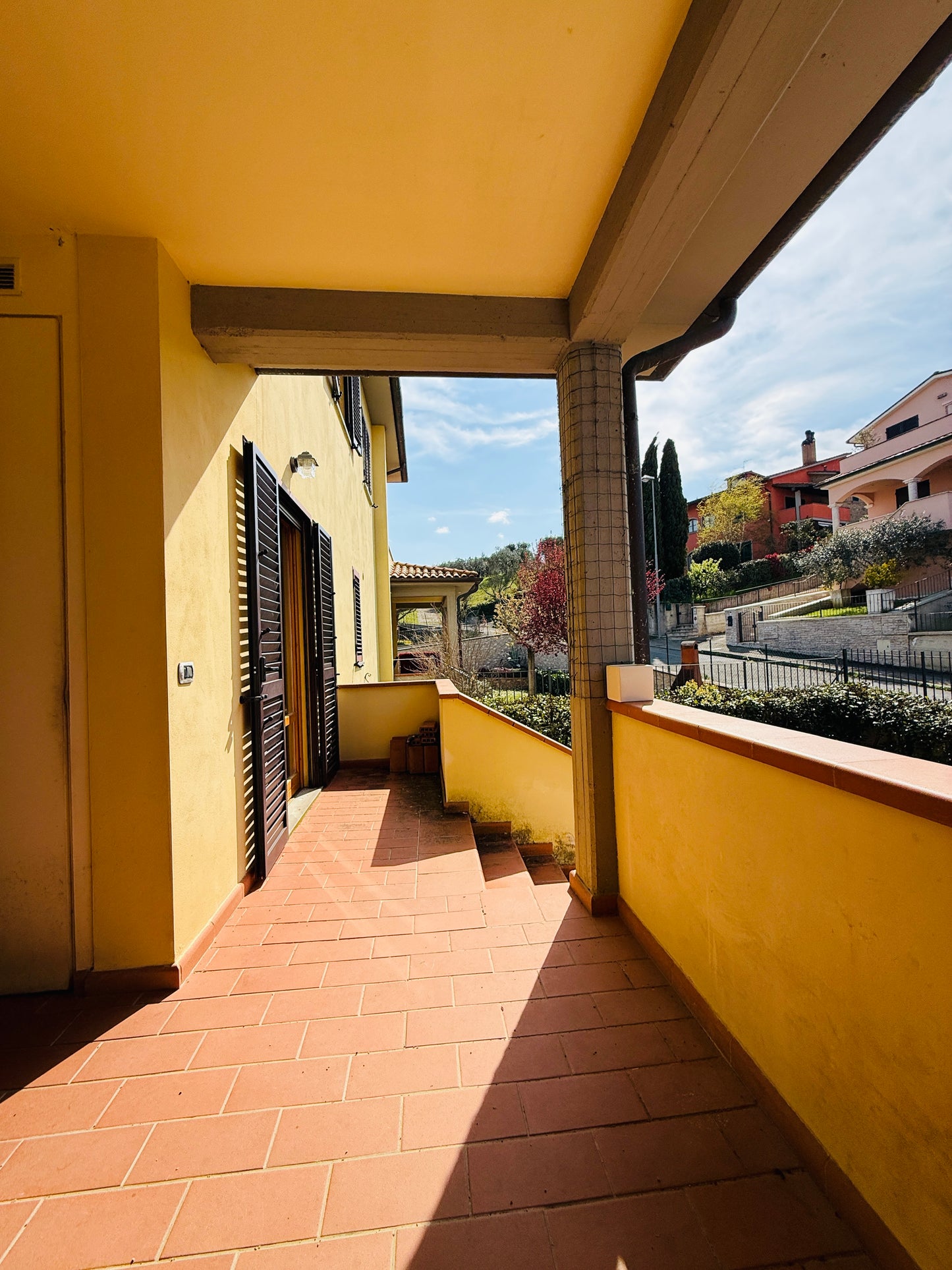 UNDER CONTRACT 130 + triple garage + 2 terrace + garden