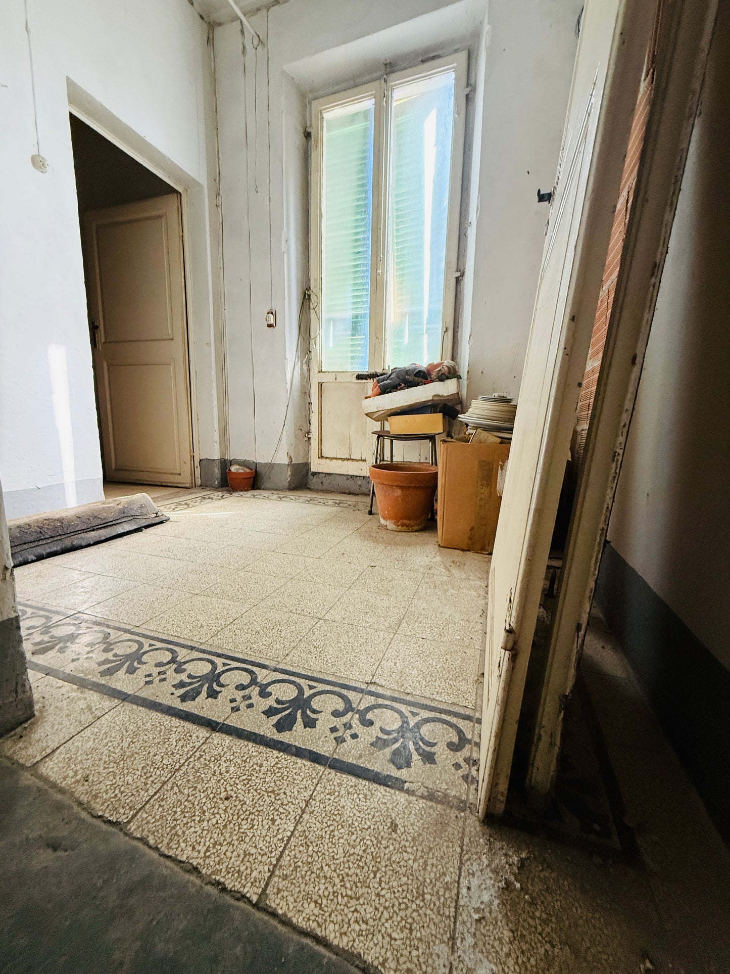 House in the village to renovate