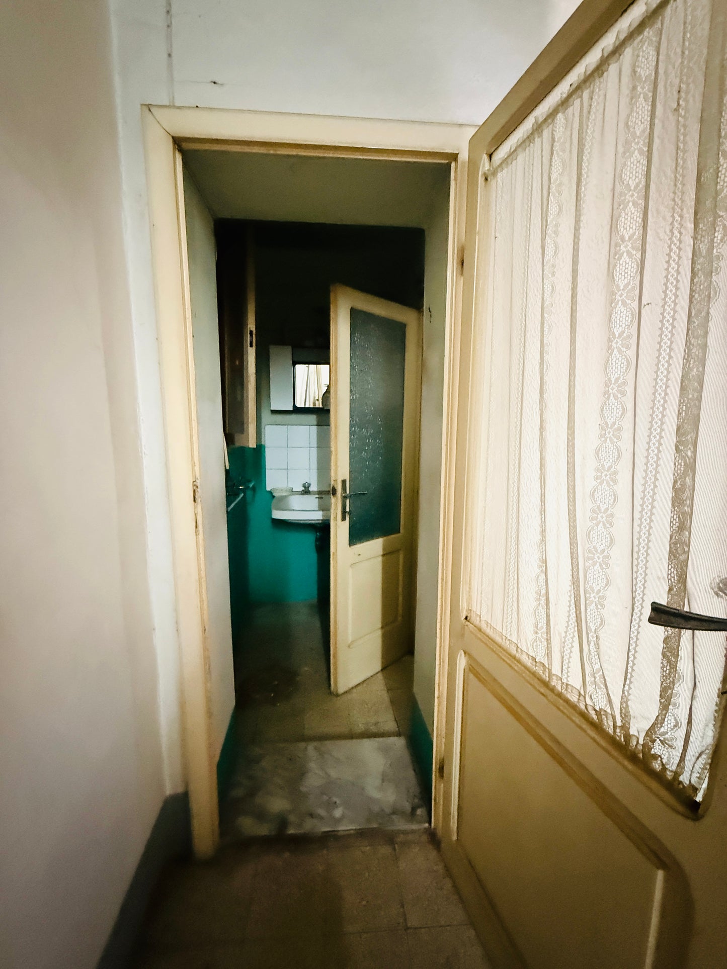 House in the village to renovate