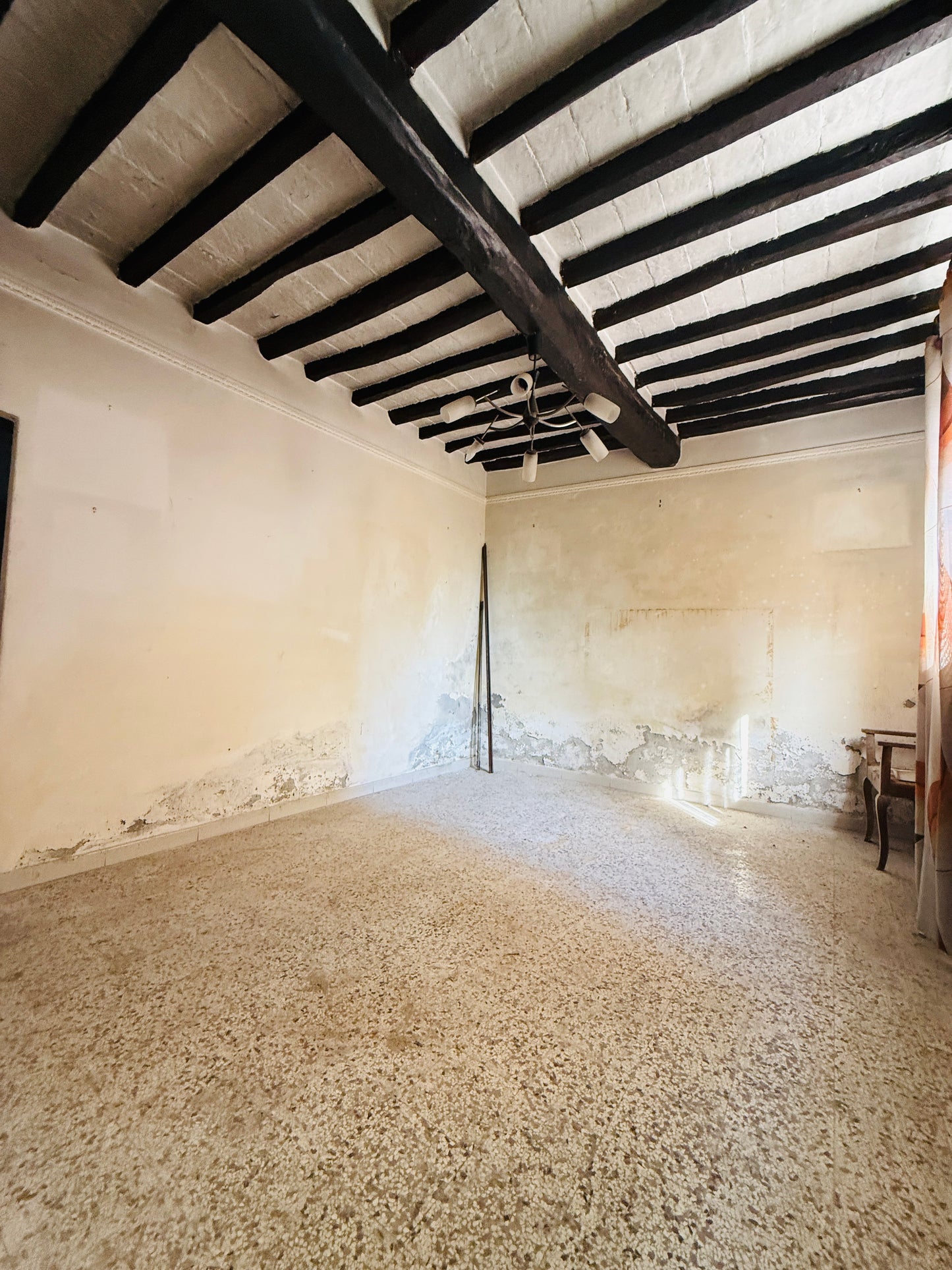 House in the village to renovate