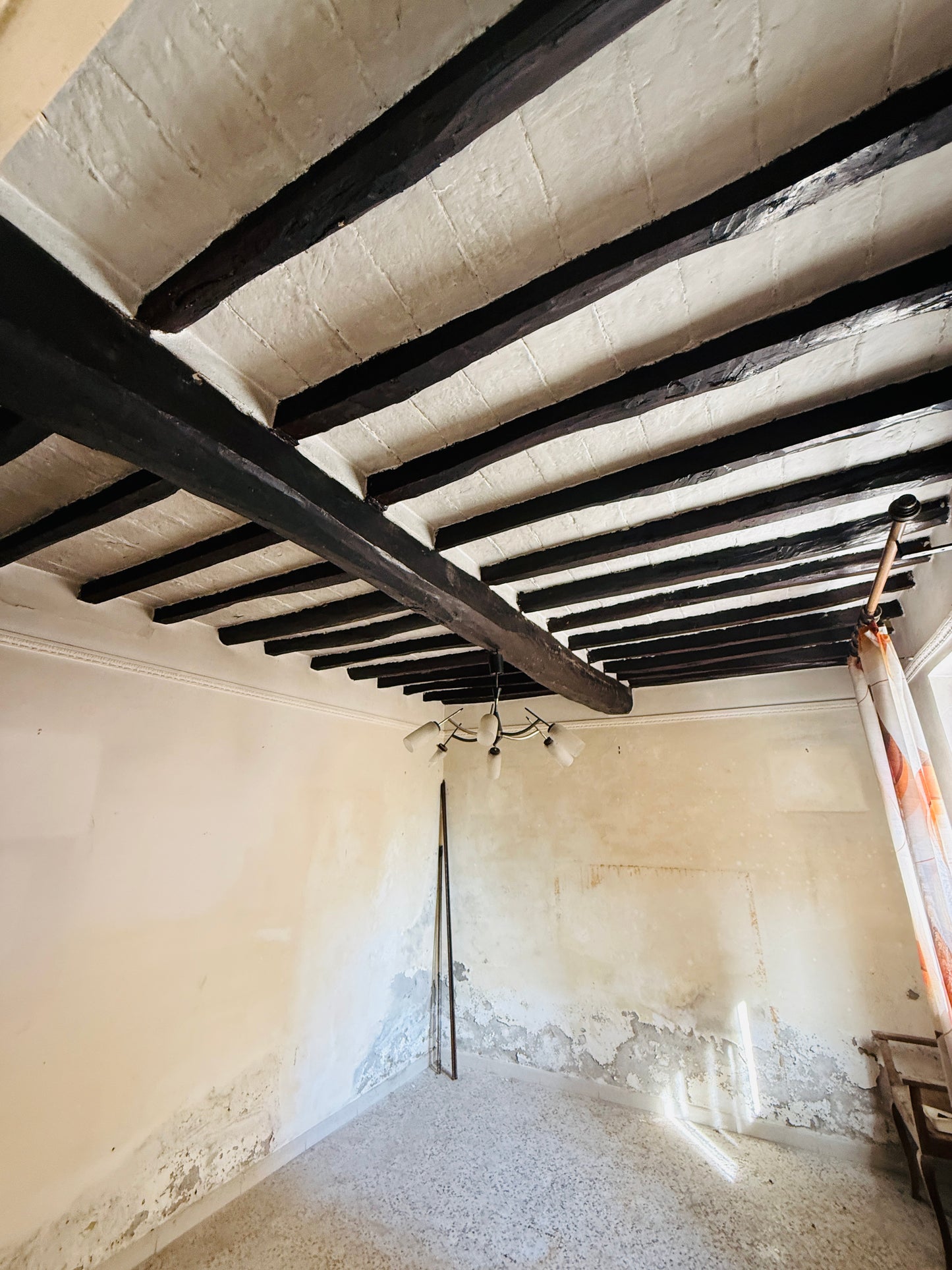 House in the village to renovate