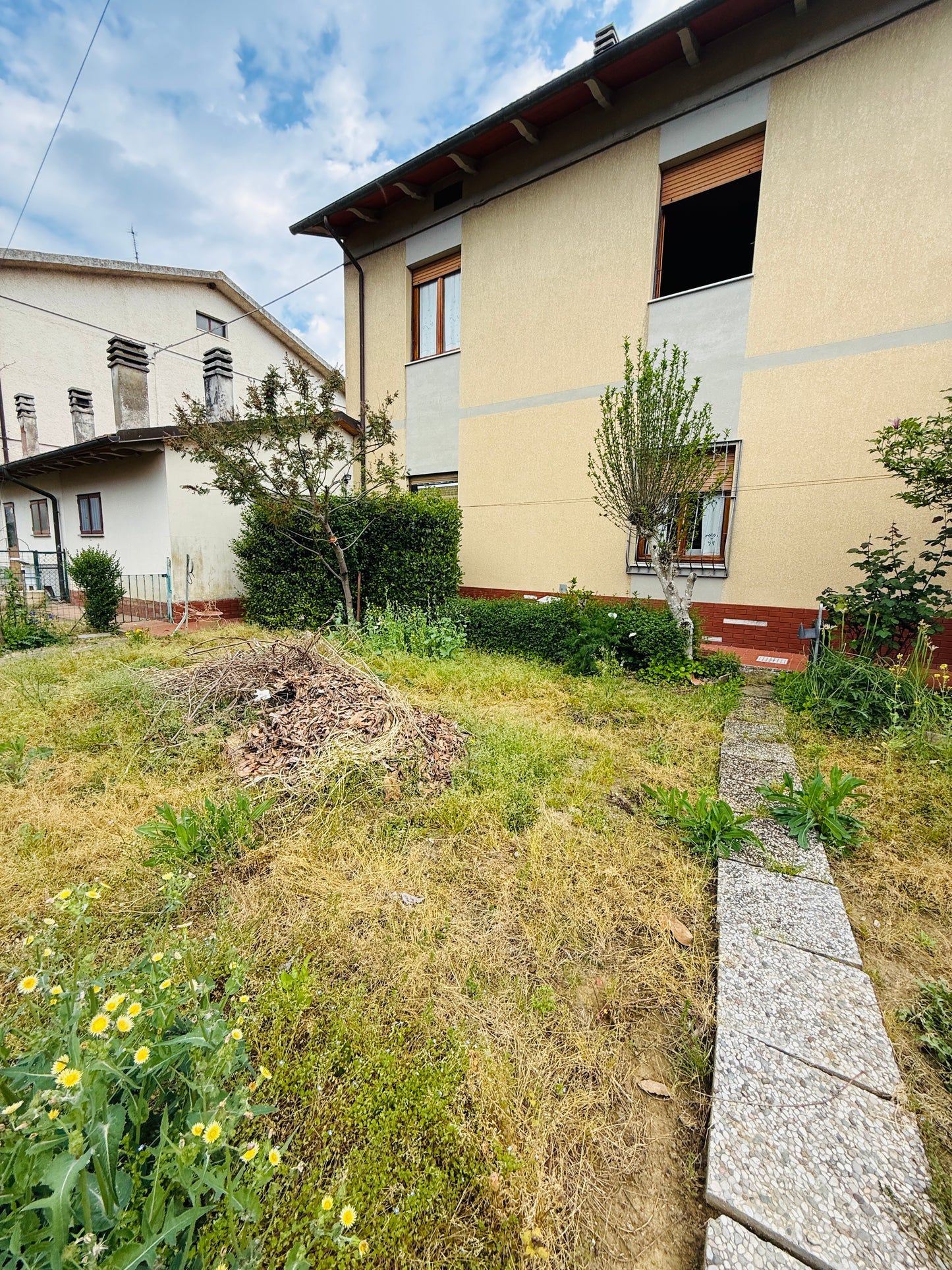 Independent house big space and garden