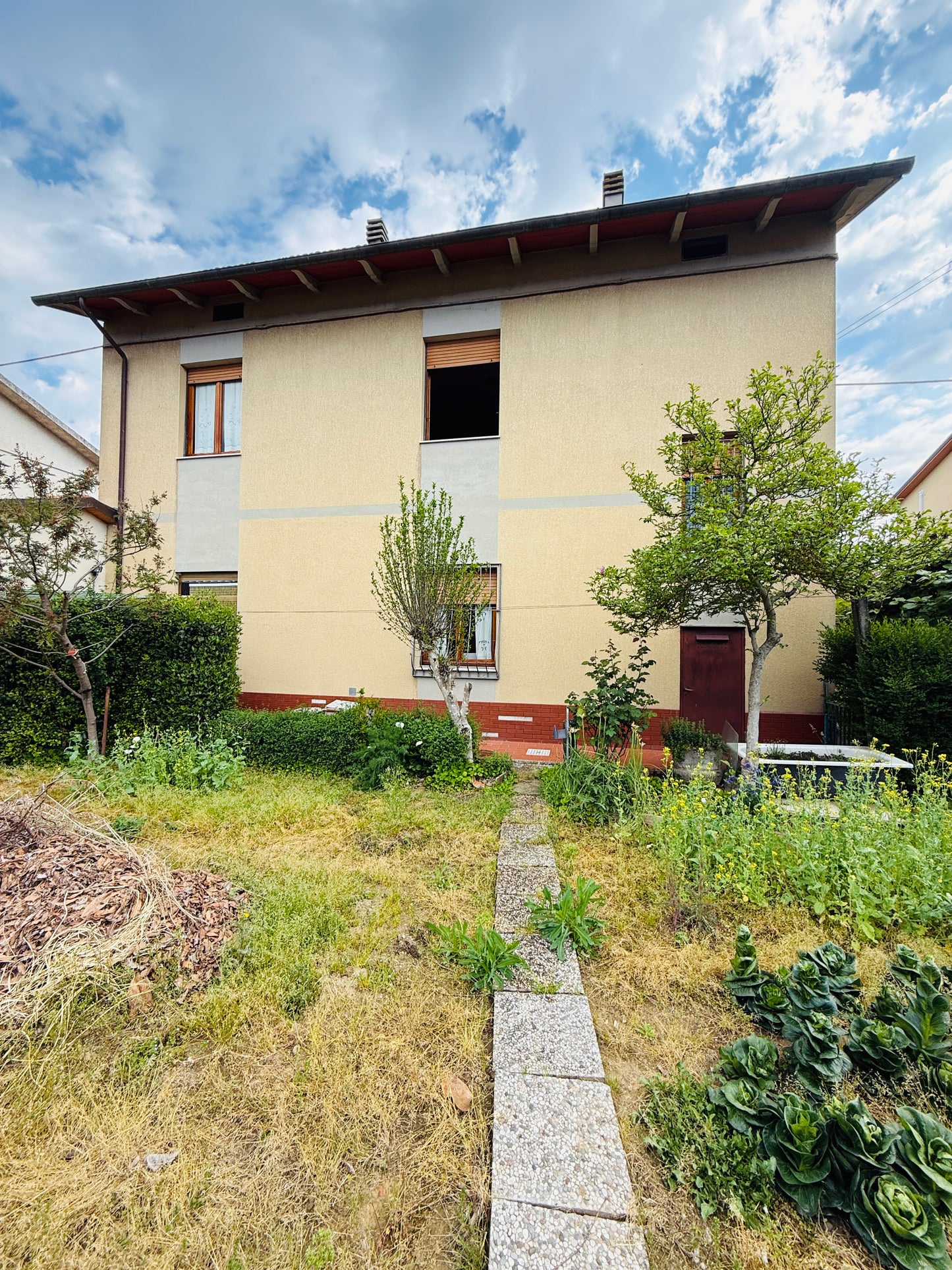 Independent house big space and garden