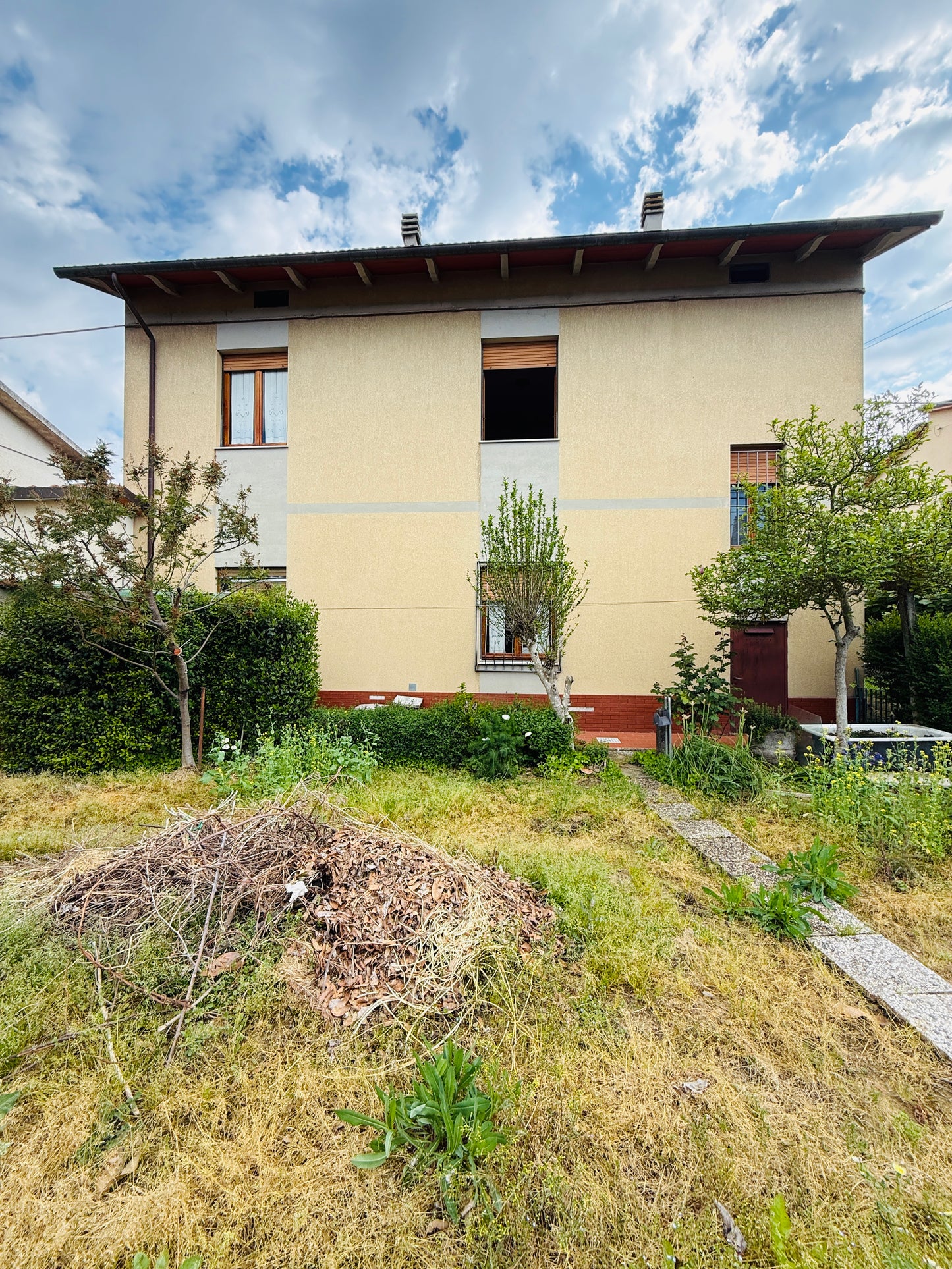 Independent house big space and garden