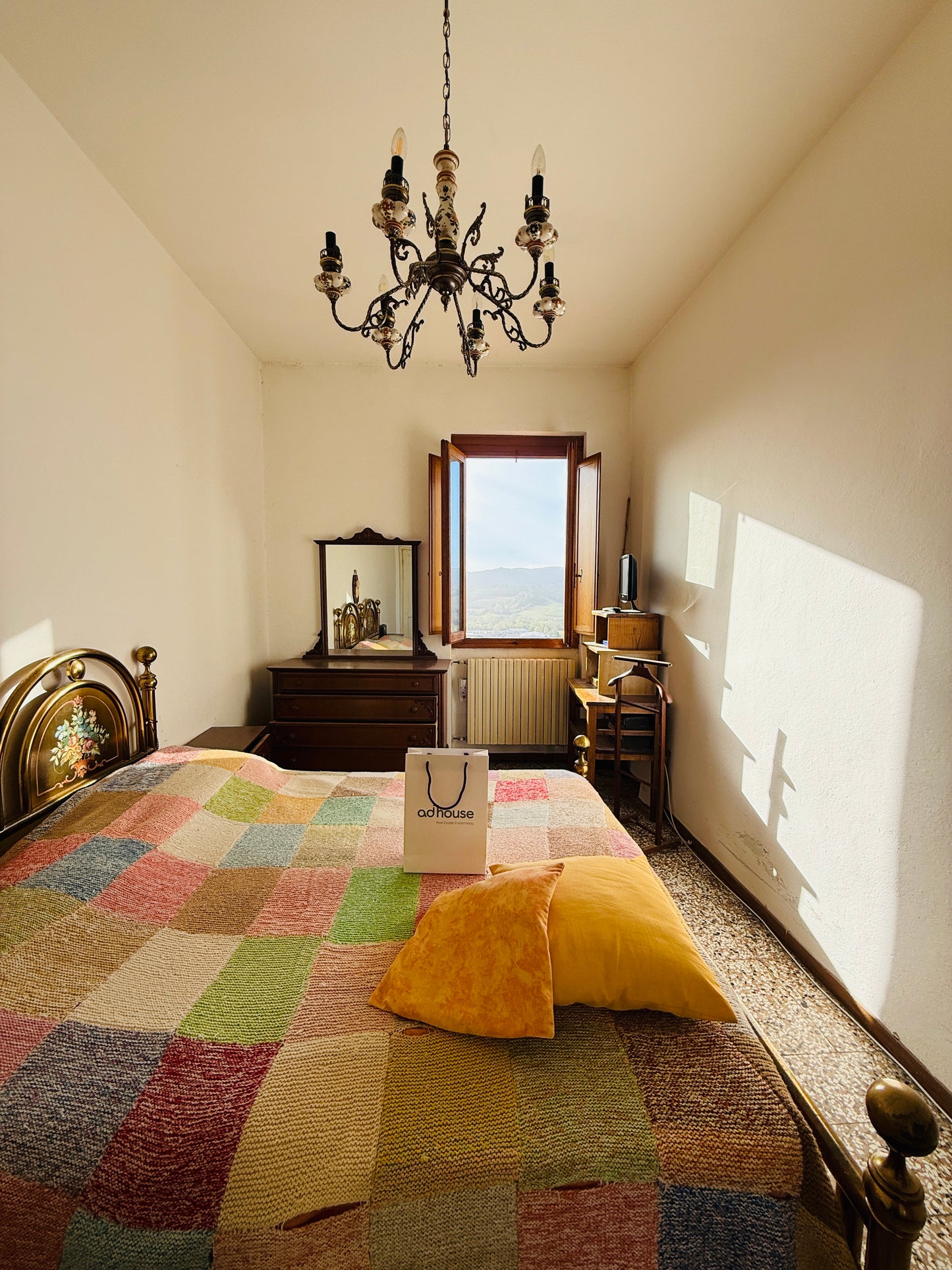 UNDER CONTRACT Big apartment with garage