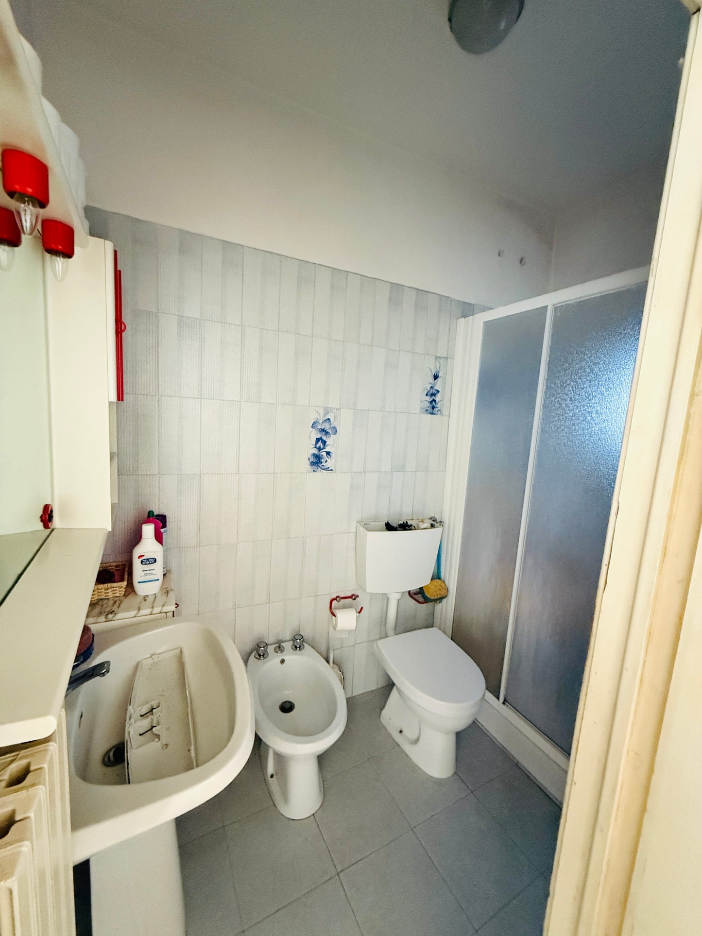 UNDER CONTRACT Big apartment with garage
