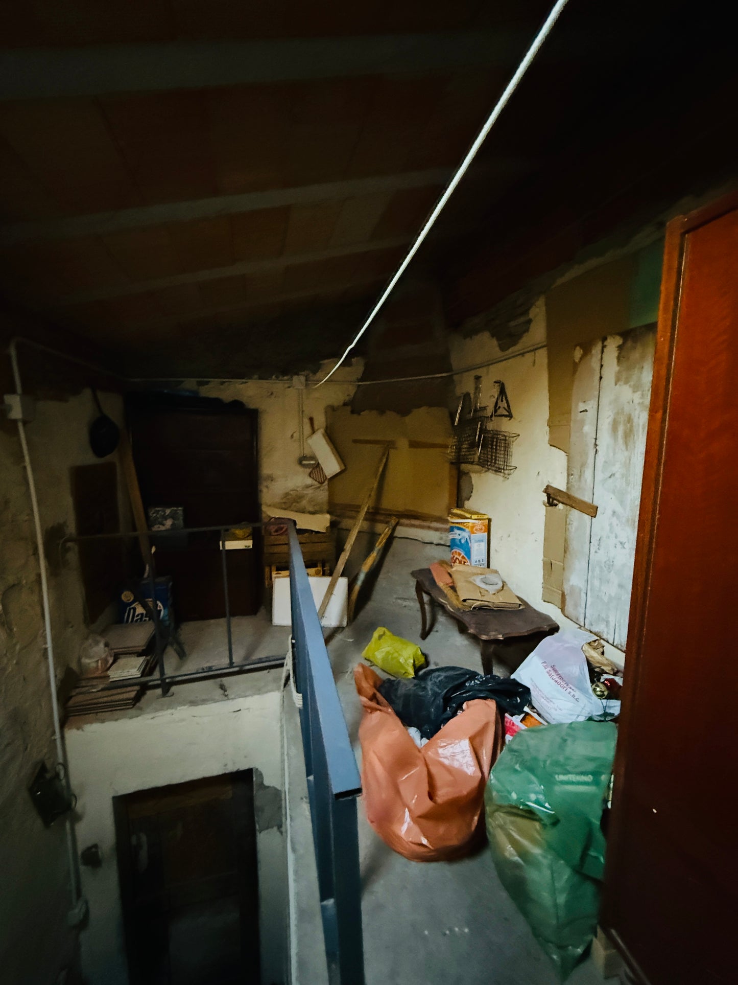 UNDER CONTRACT Big apartment with garage
