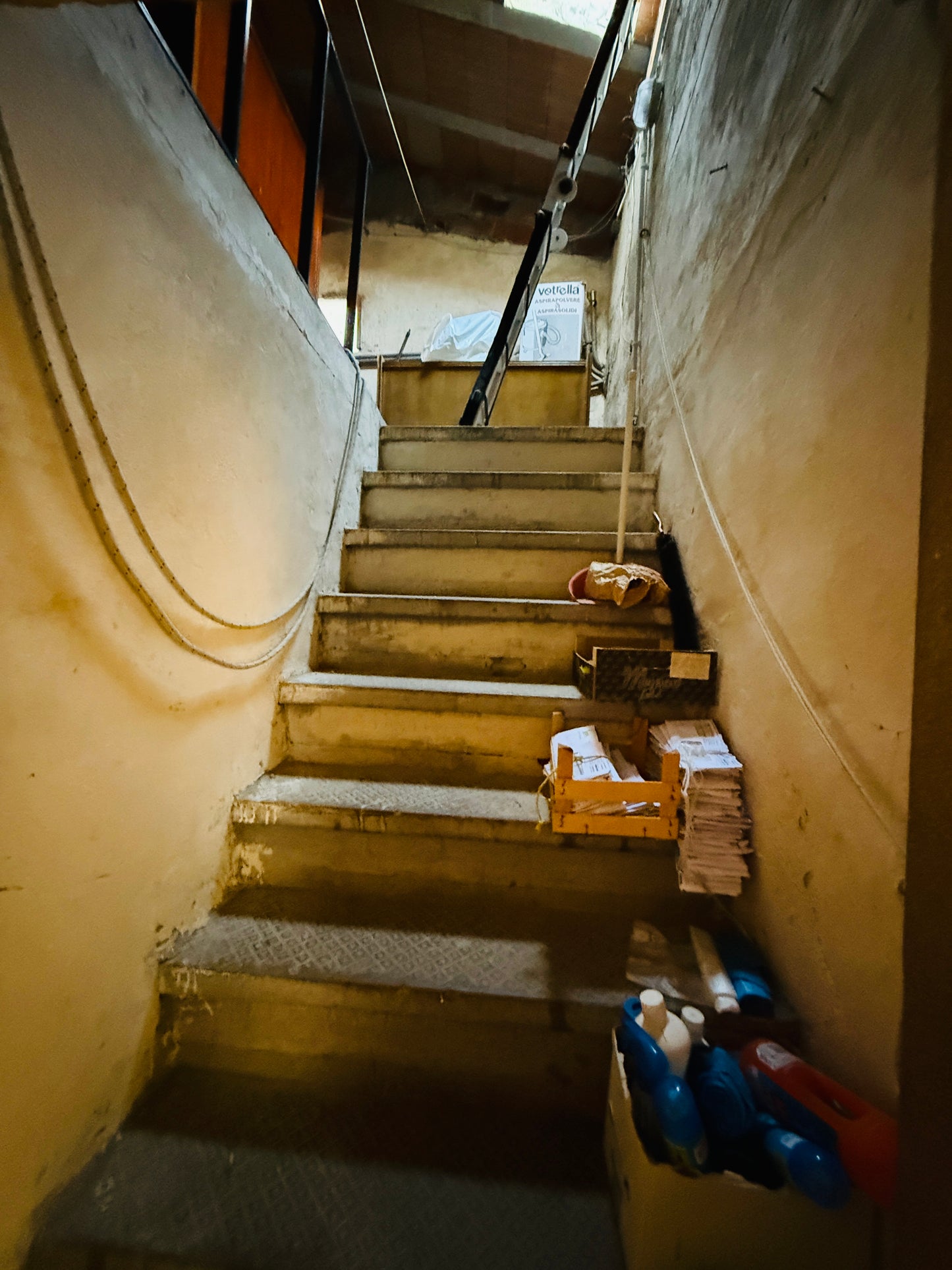 UNDER CONTRACT Big apartment with garage