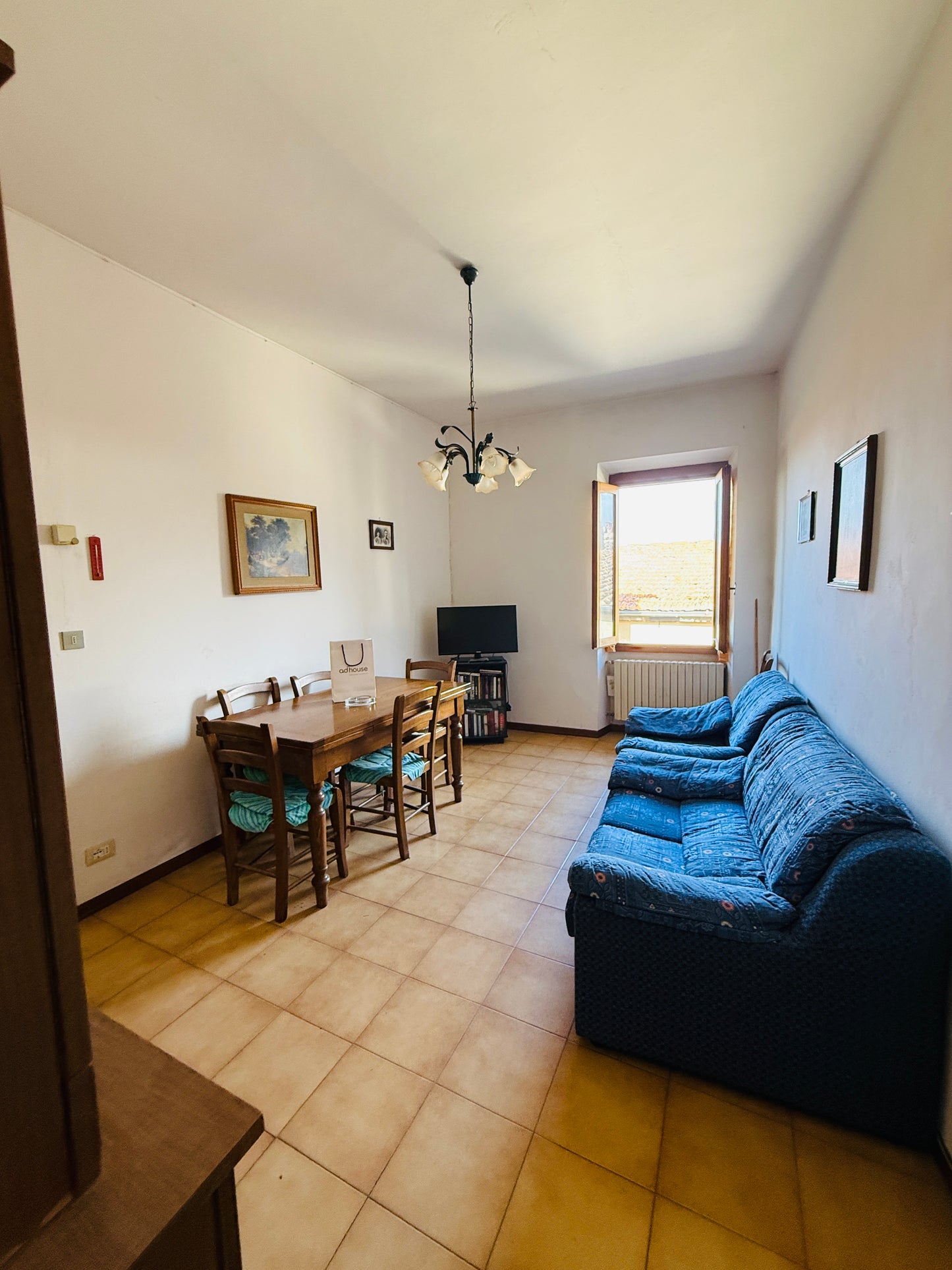UNDER CONTRACT Big apartment with garage