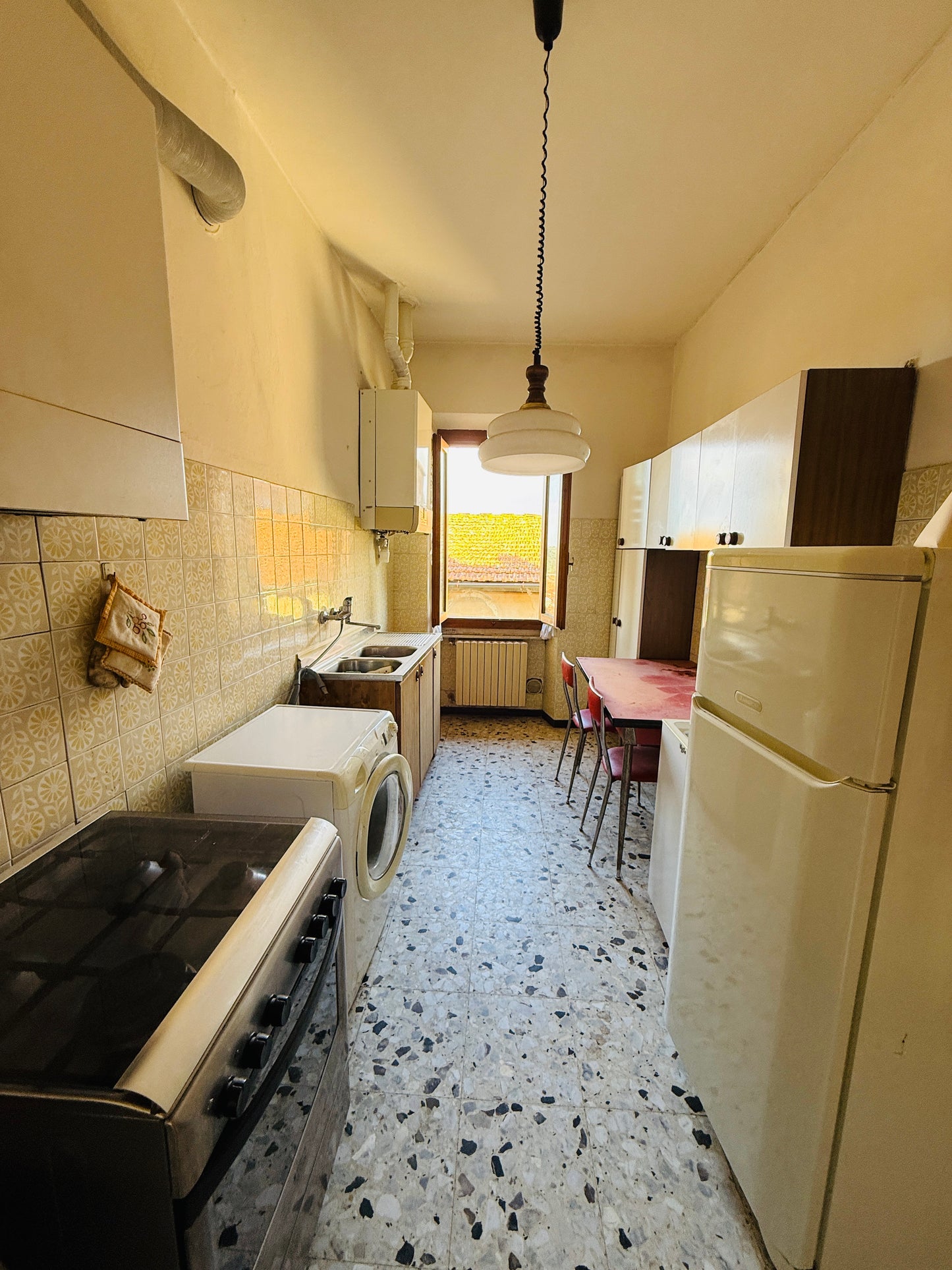 UNDER CONTRACT Big apartment with garage