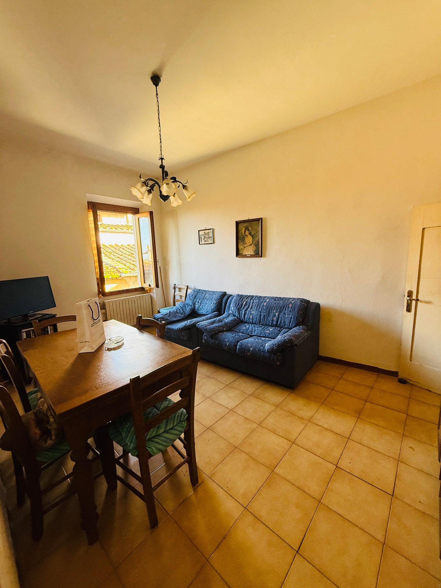 UNDER CONTRACT Big apartment with garage