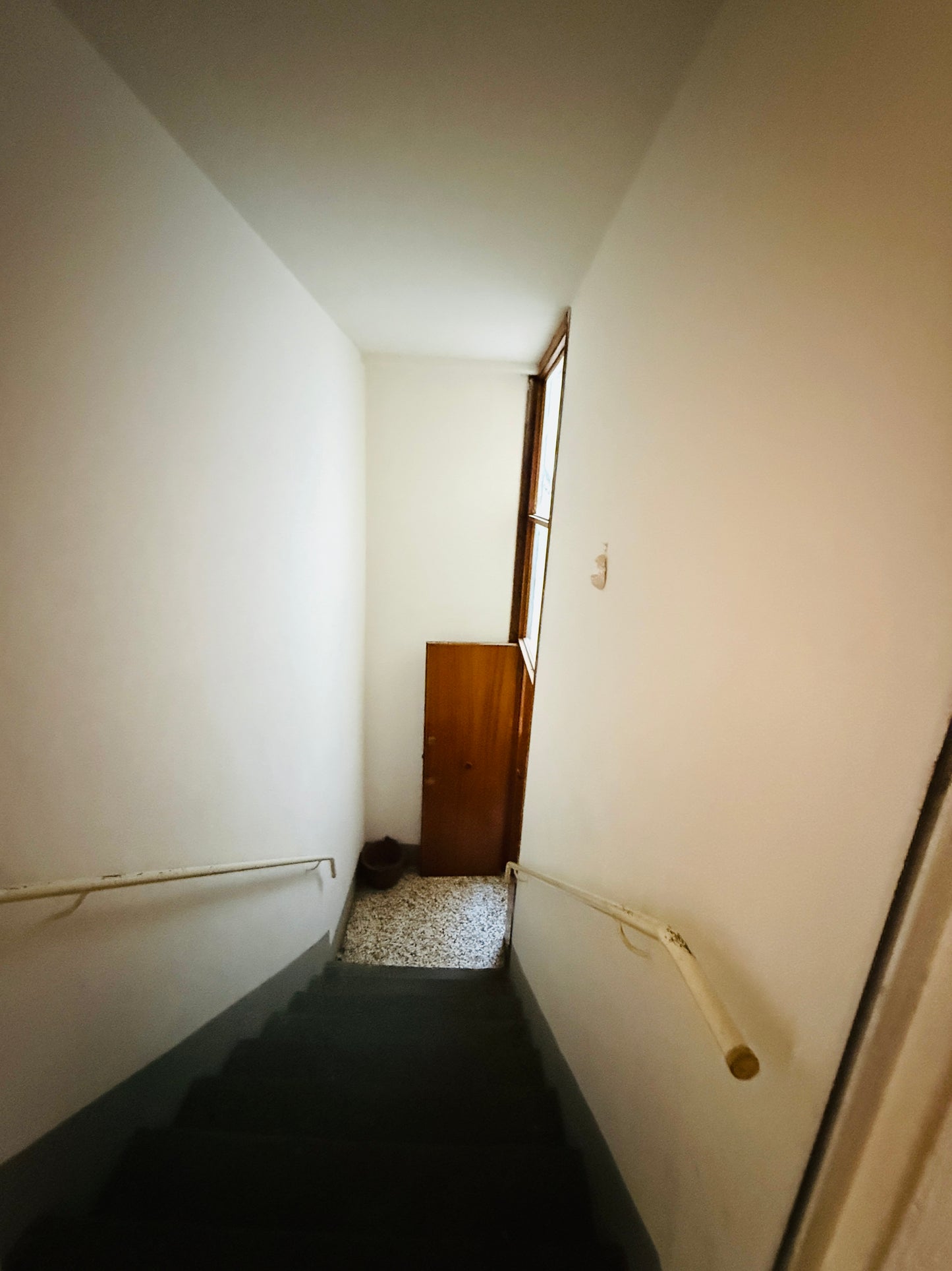 UNDER CONTRACT Big apartment with garage