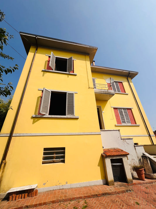 Detached house on three floors