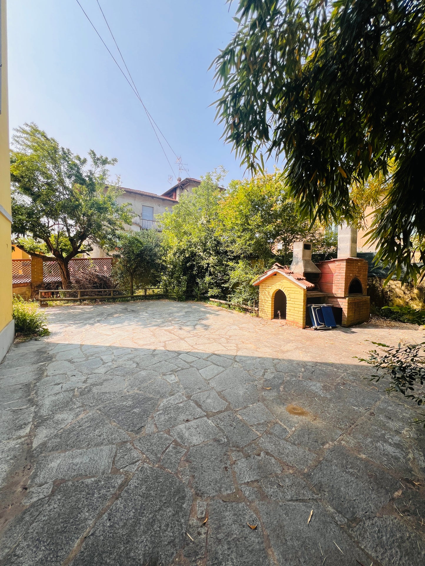 Detached house on three floors