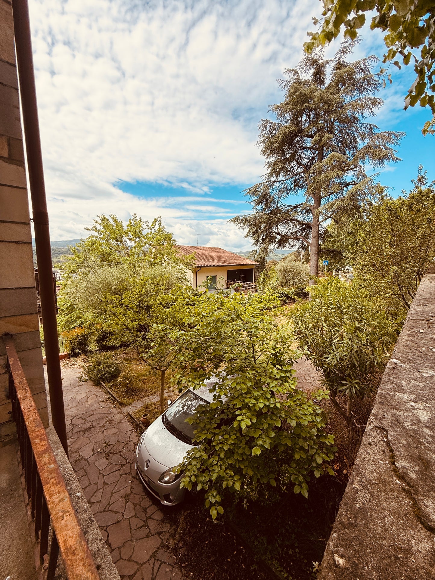 Detached House with Investment Potential in Laterina for Two Apartments