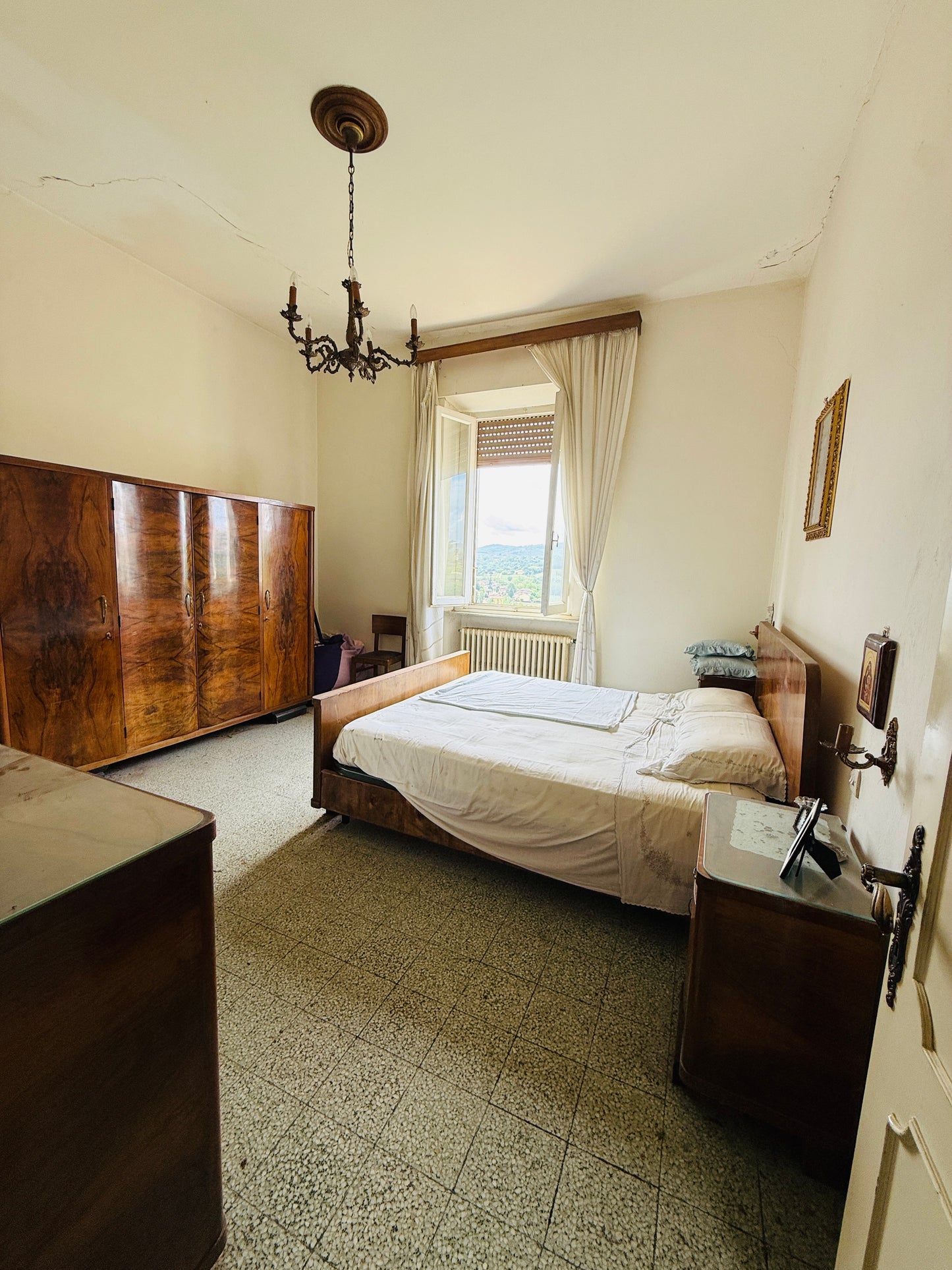 Detached House with Investment Potential in Laterina for Two Apartments
