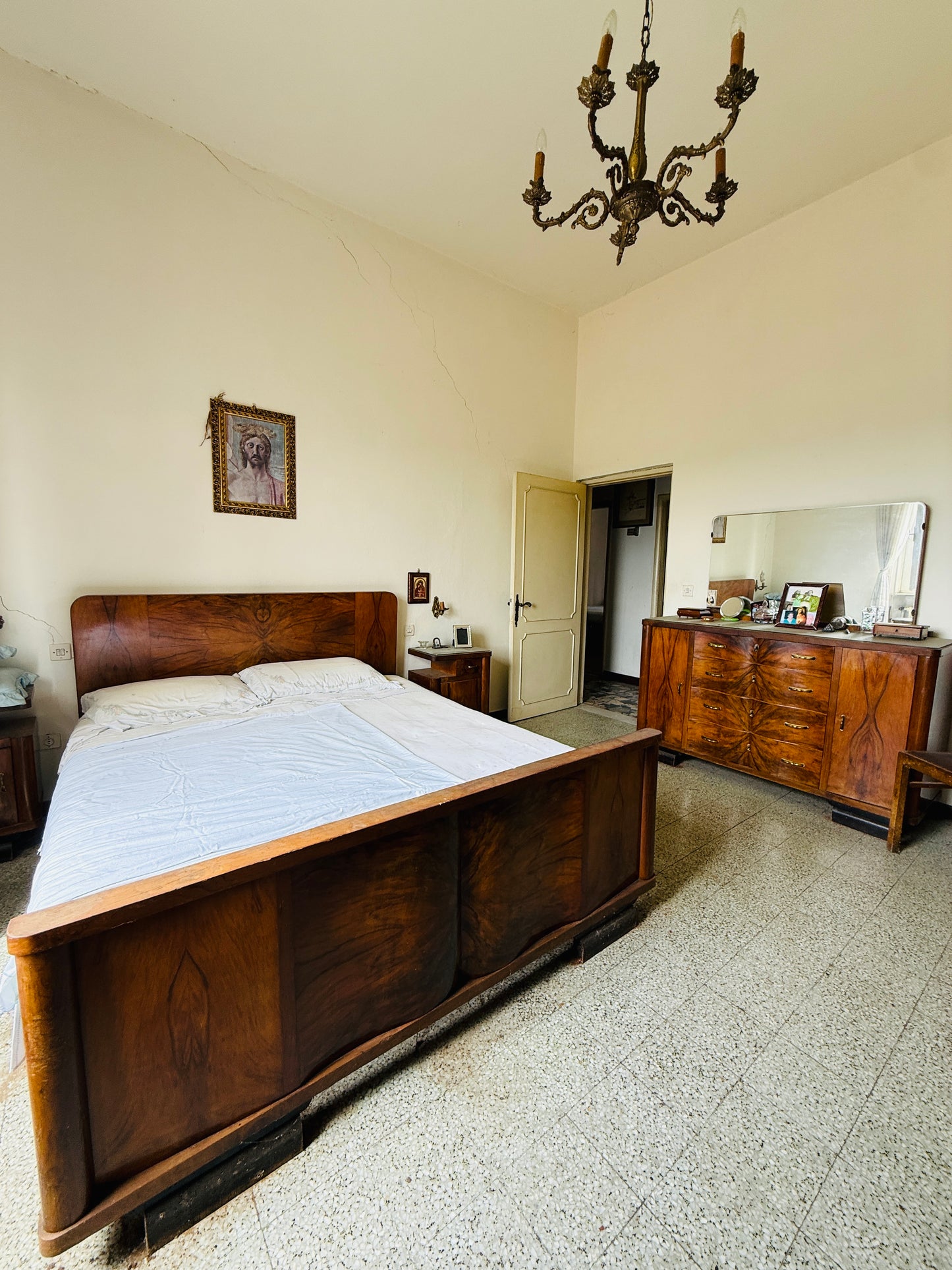 Detached House with Investment Potential in Laterina for Two Apartments