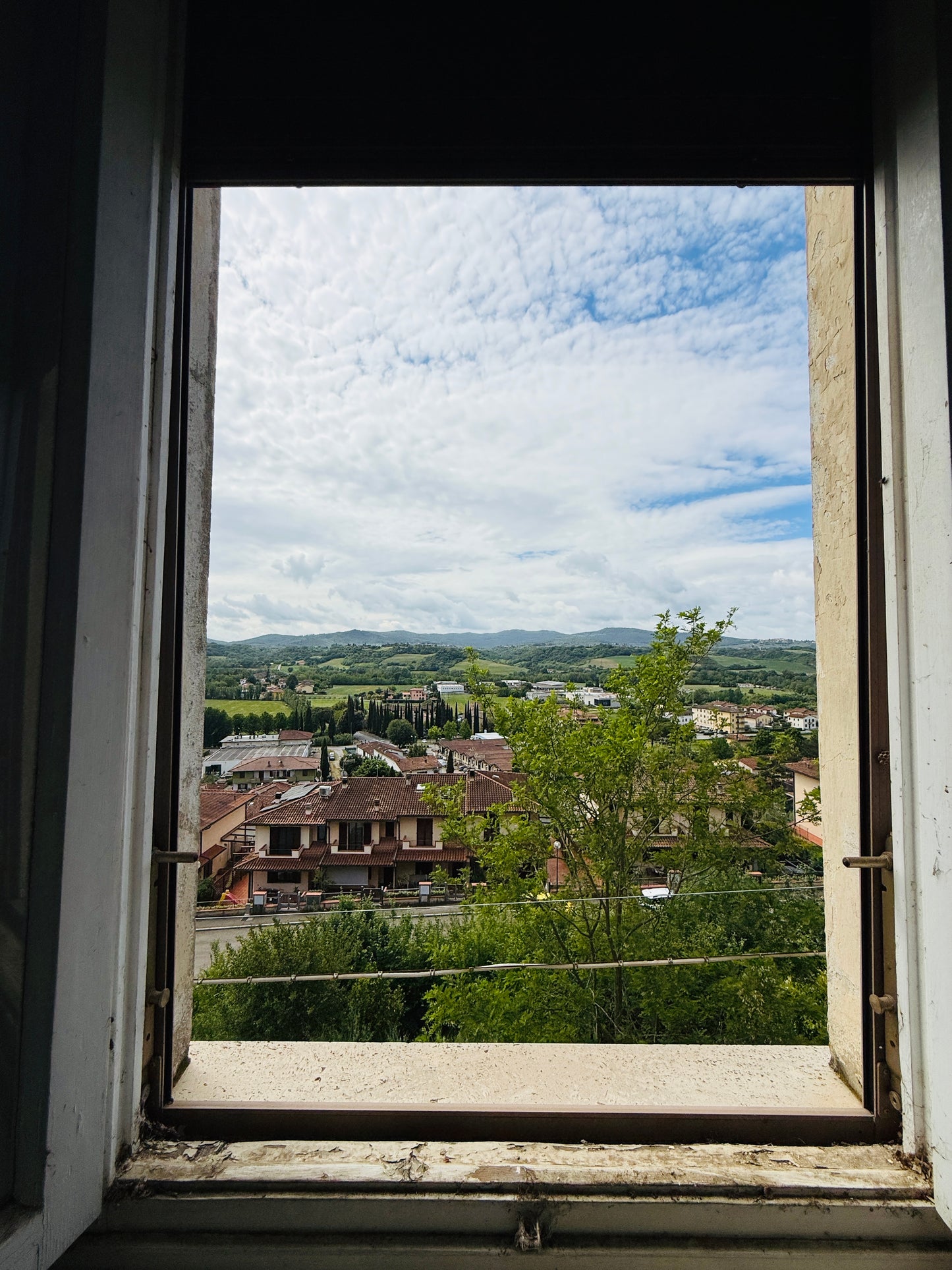 Detached House with Investment Potential in Laterina for Two Apartments