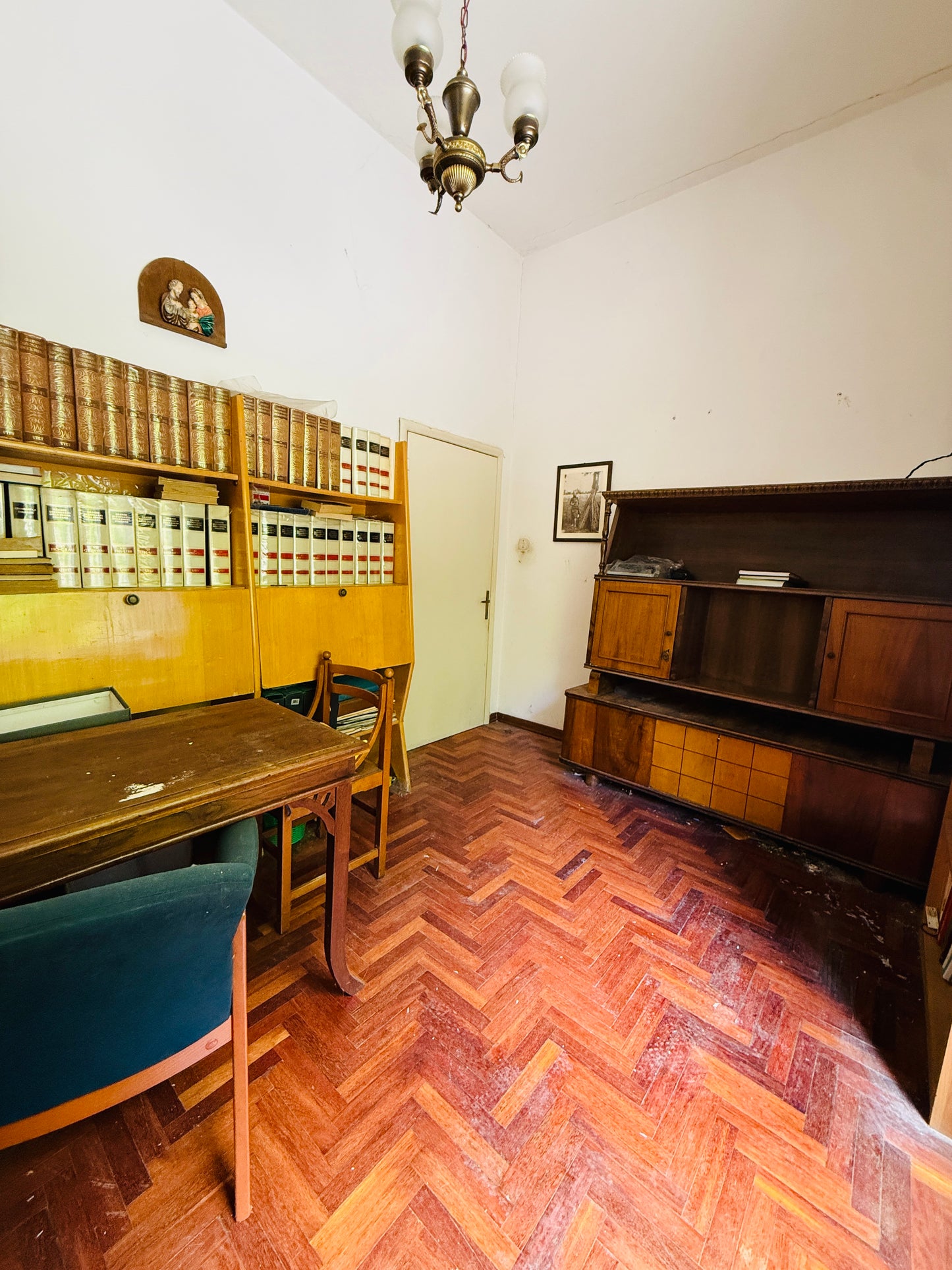 Detached House with Investment Potential in Laterina for Two Apartments
