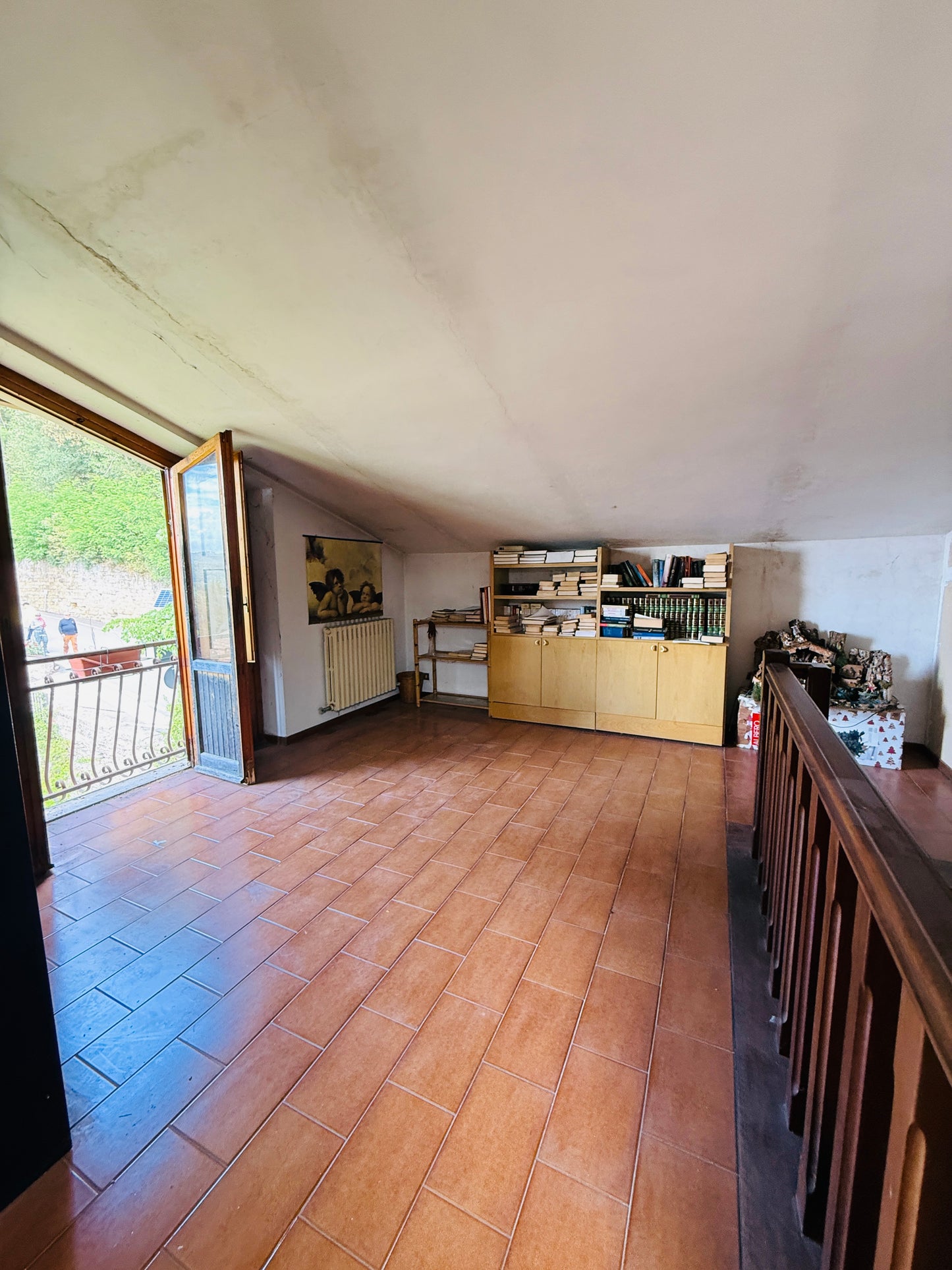 Detached House with Investment Potential in Laterina for Two Apartments