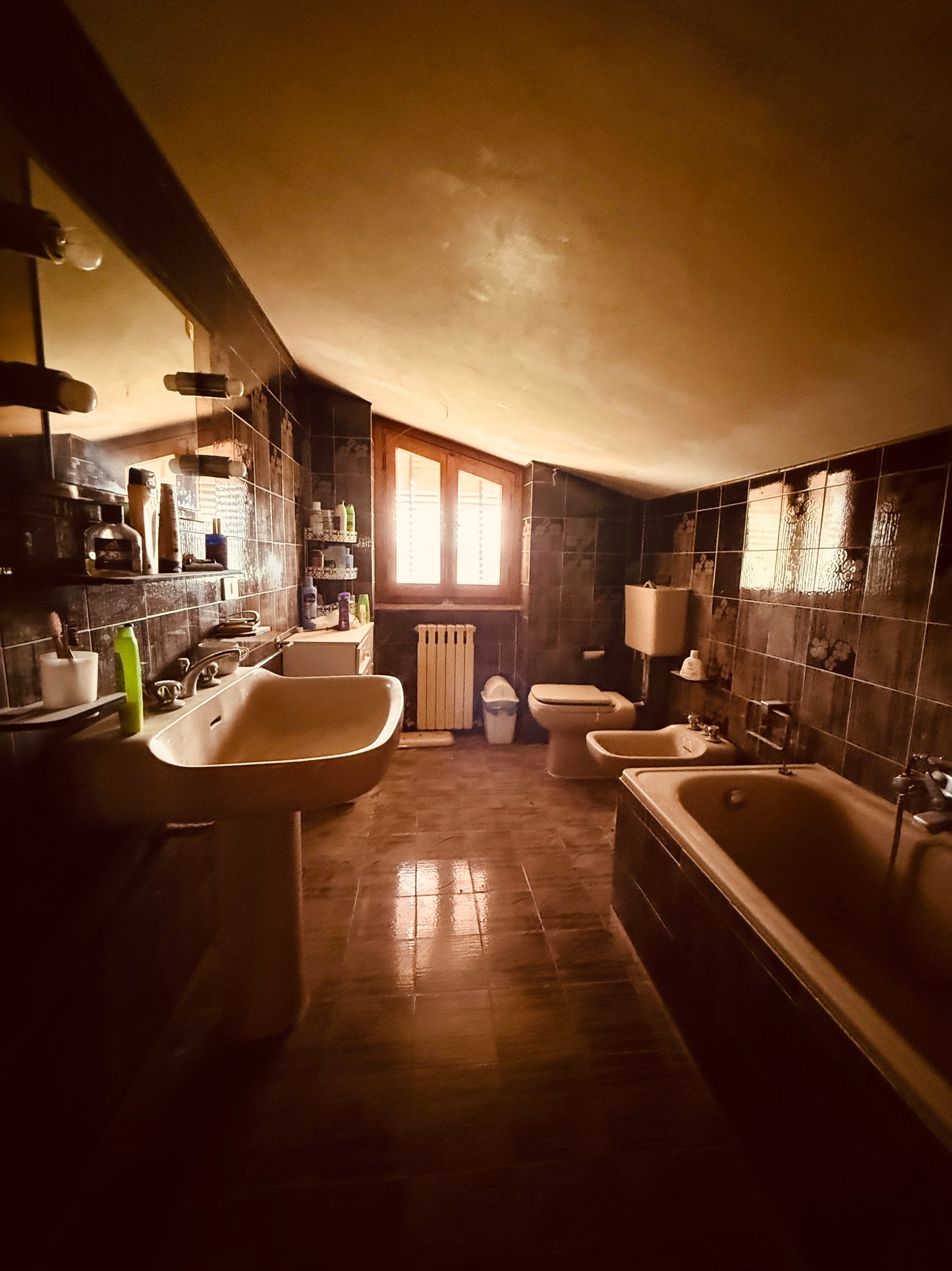 Detached House with Investment Potential in Laterina for Two Apartments