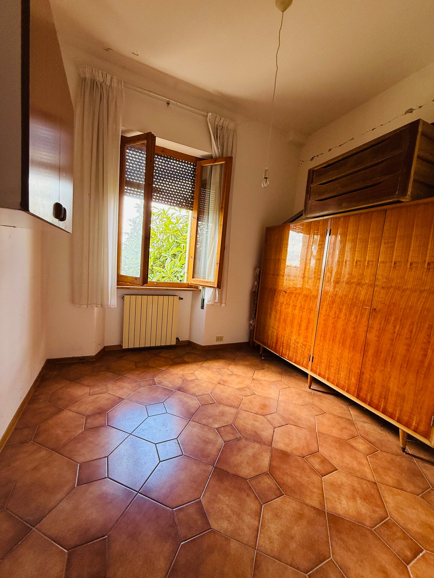 Detached House with Investment Potential in Laterina for Two Apartments