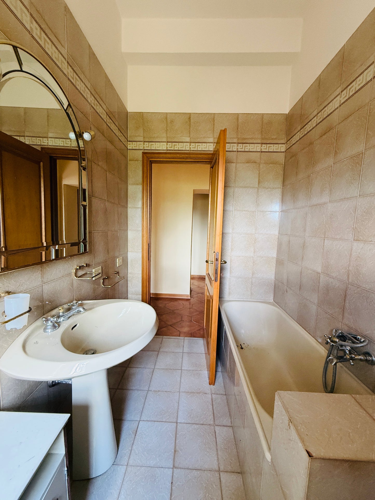 Detached House with Investment Potential in Laterina for Two Apartments