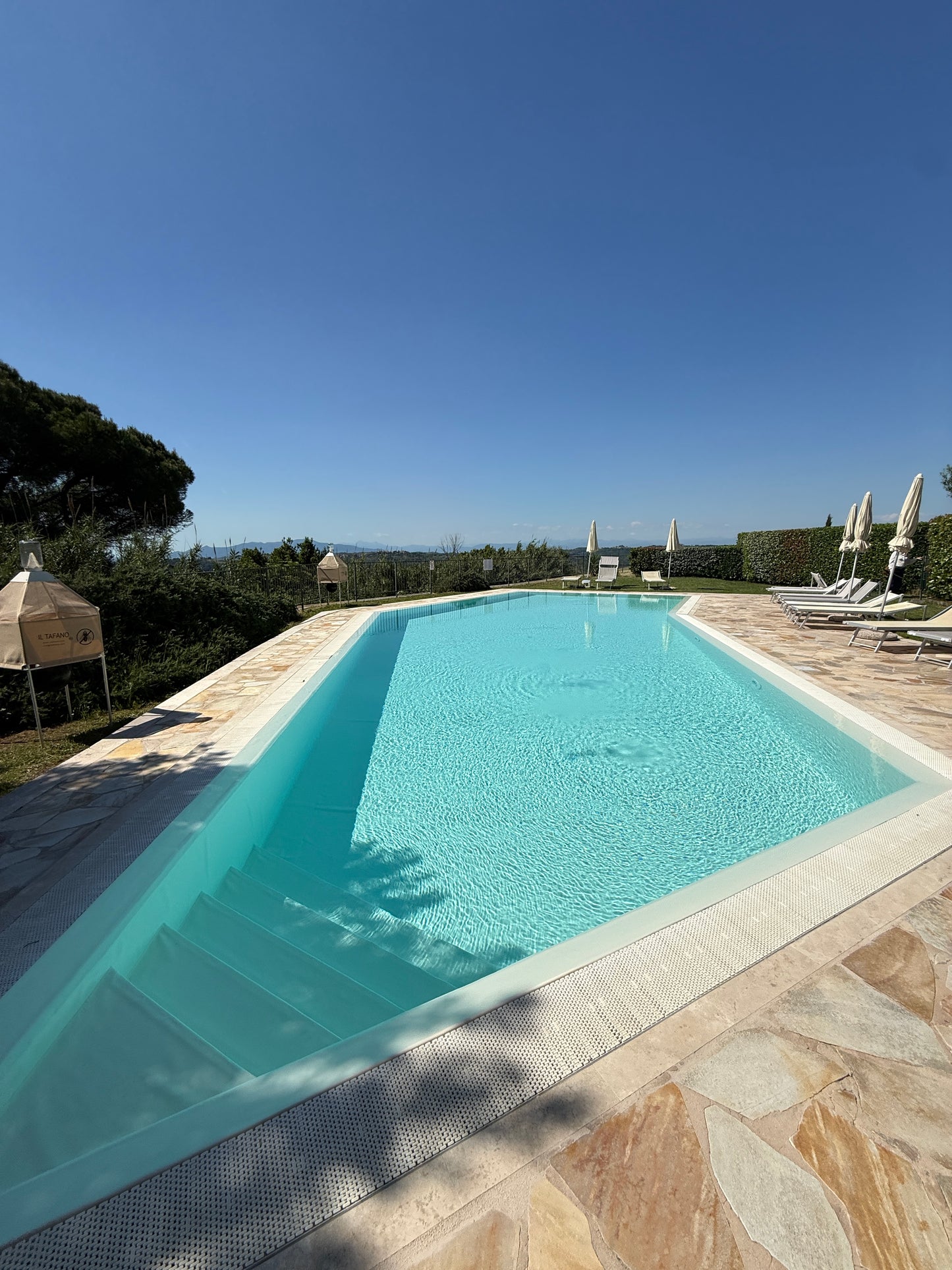 Renovated Penthouse with Panoramic View and Pool