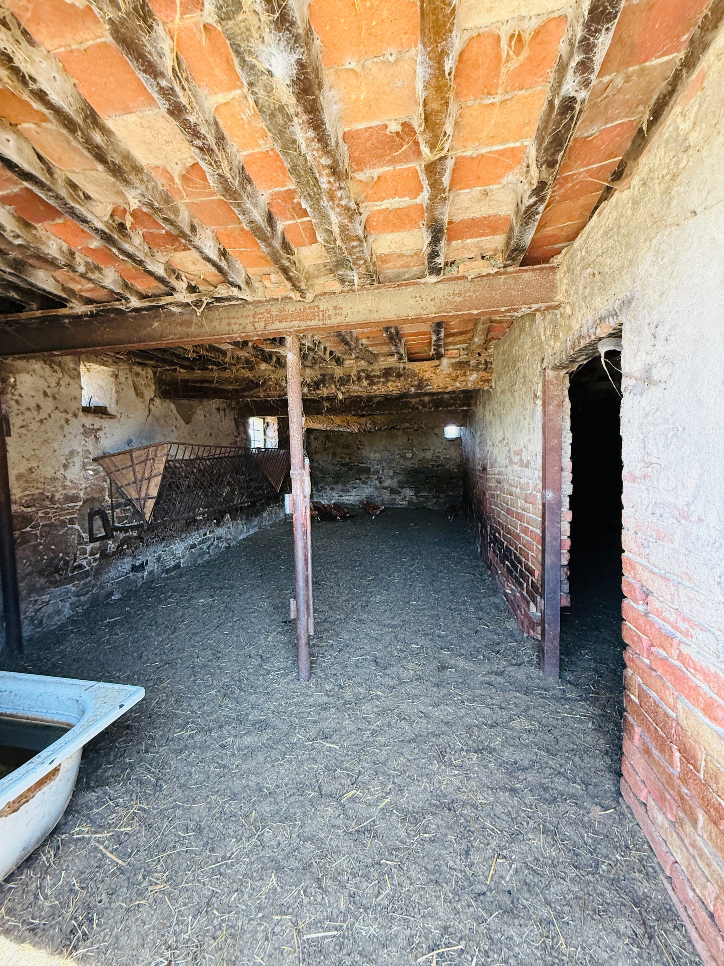 Farmhouse with 75 hectares