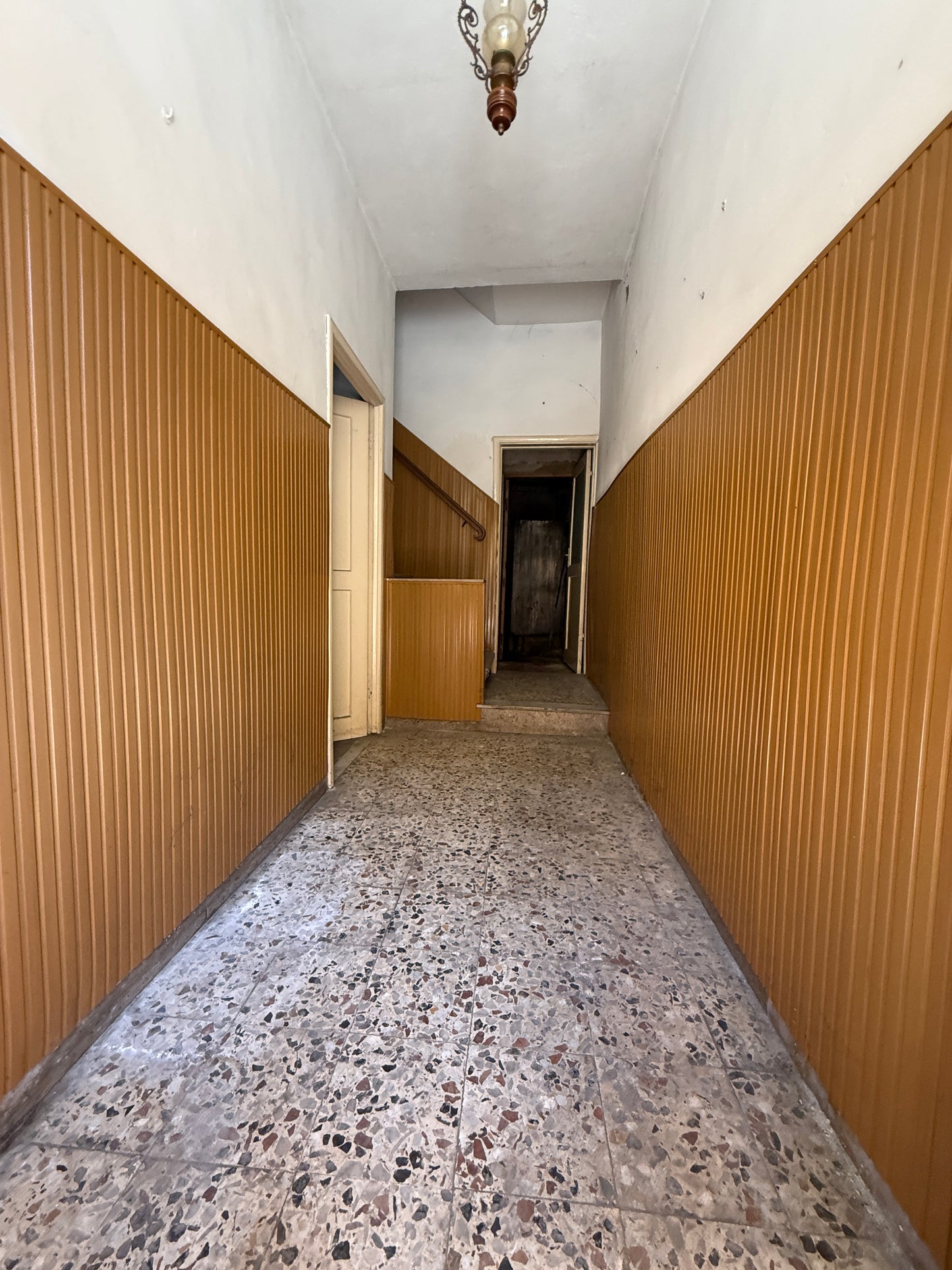 Apartment to renovate in the historic heart of Laterina