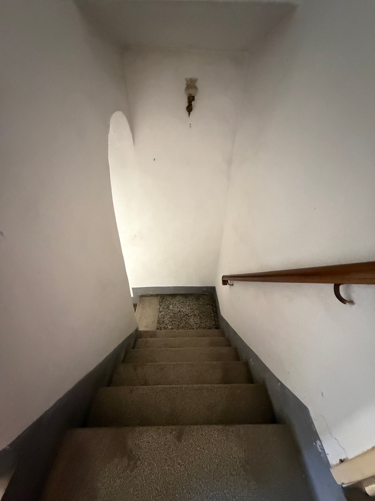 Apartment to renovate in the historic heart of Laterina