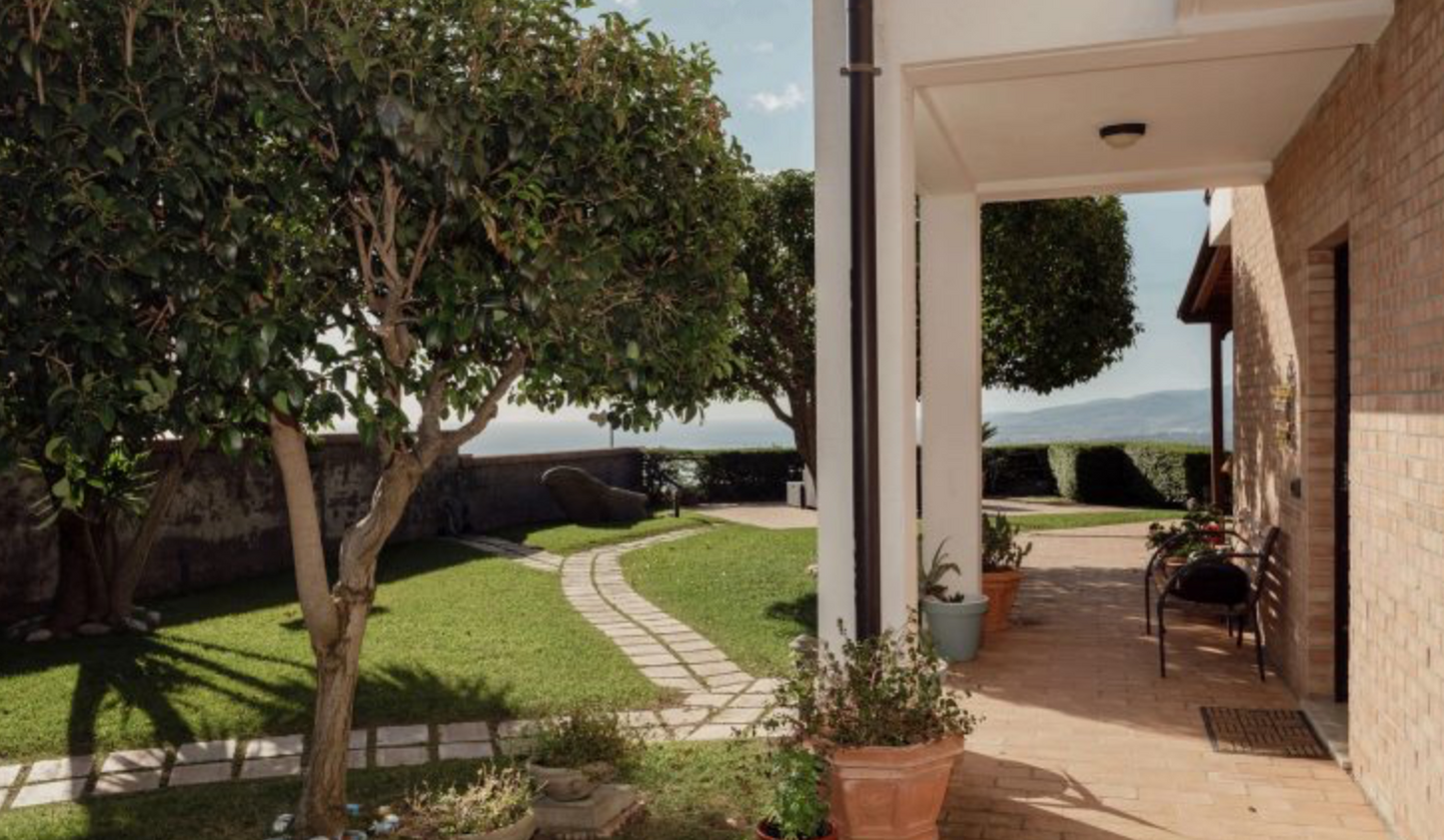 Villa with a pool sea view in Calabria