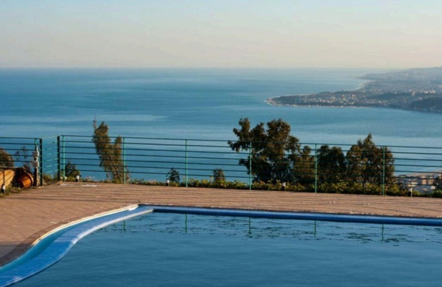 Villa with a pool sea view in Calabria