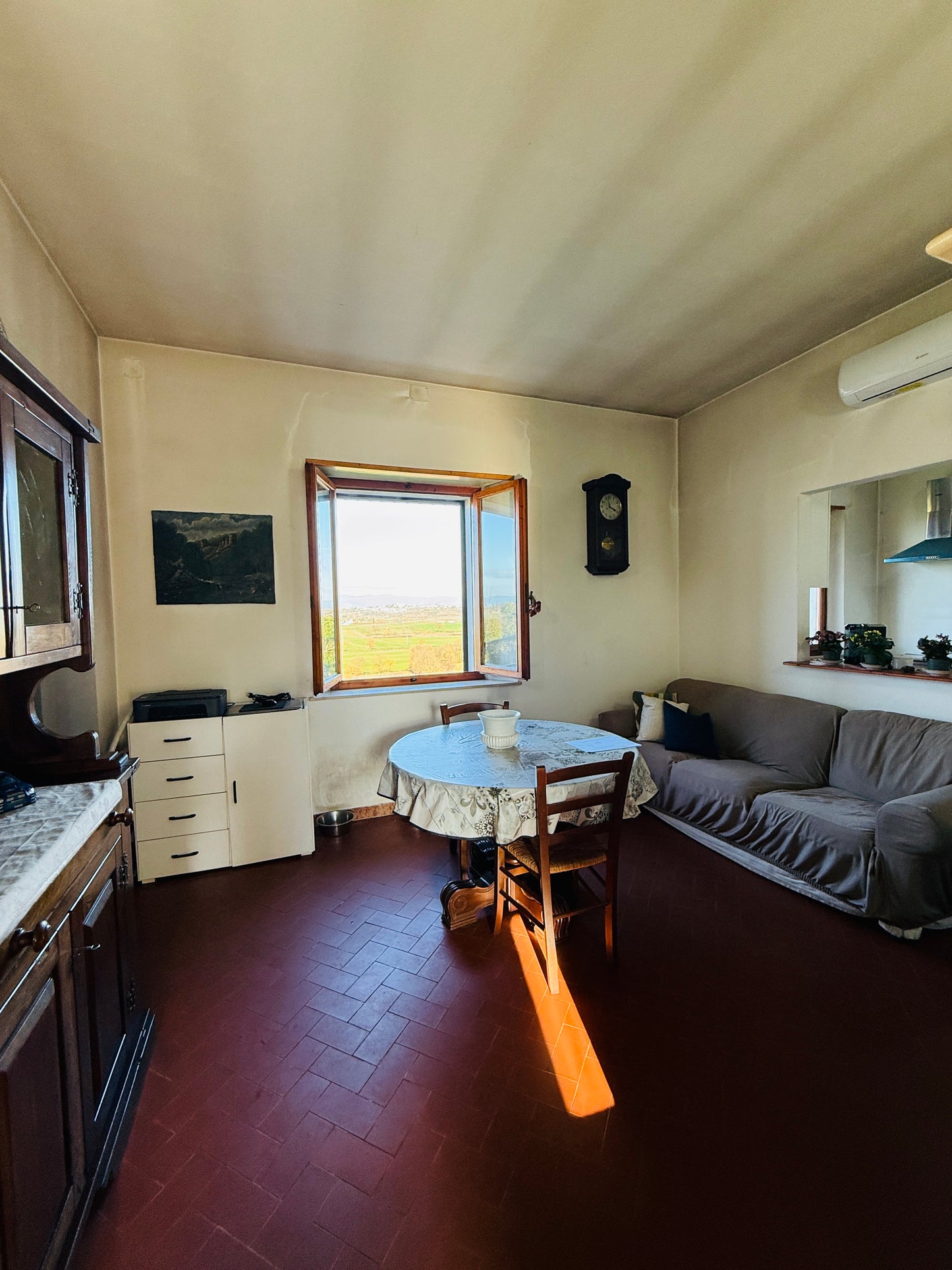 Move-in Ready Apartment Close to Amenities