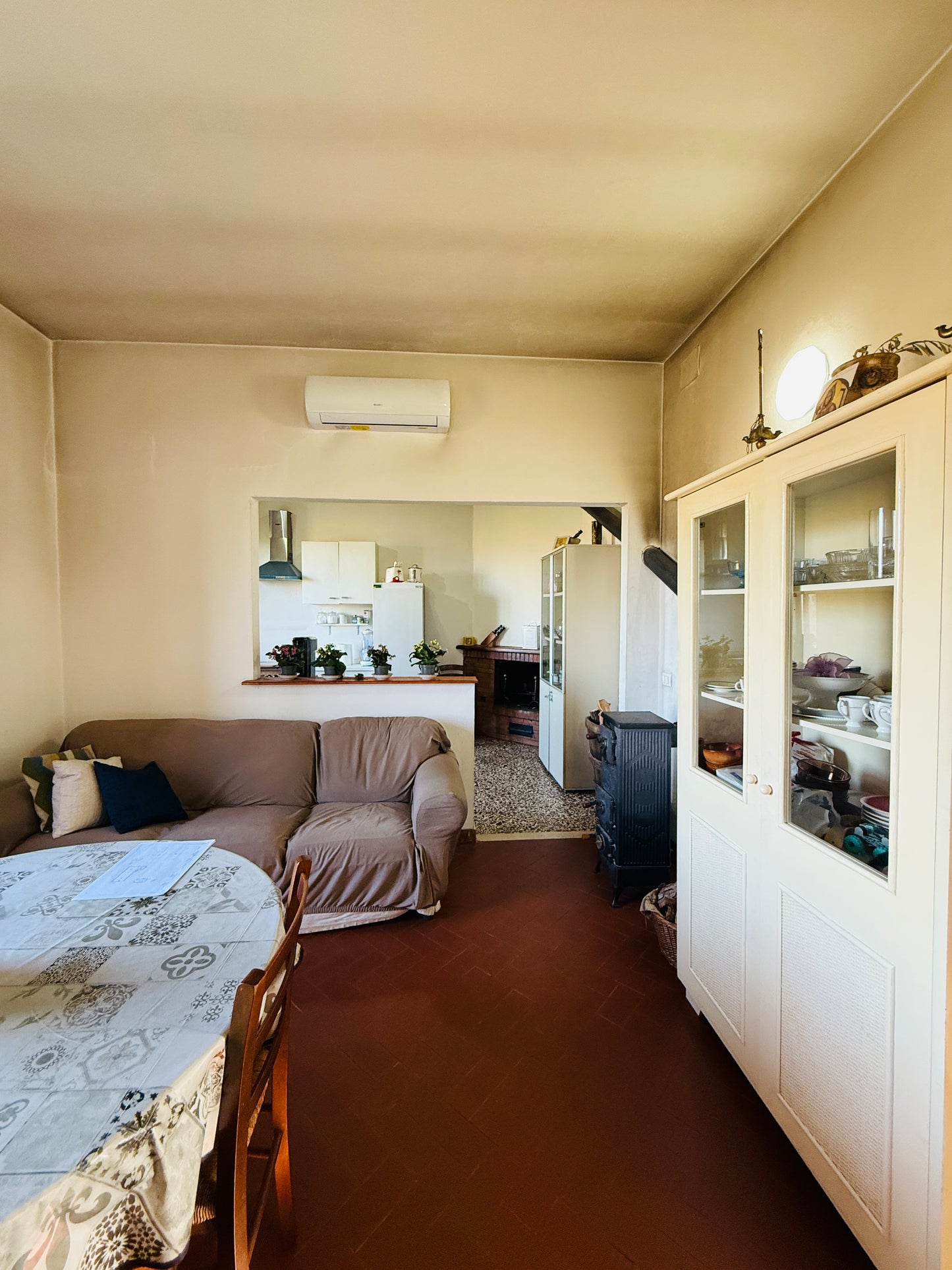 Move-in Ready Apartment Close to Amenities