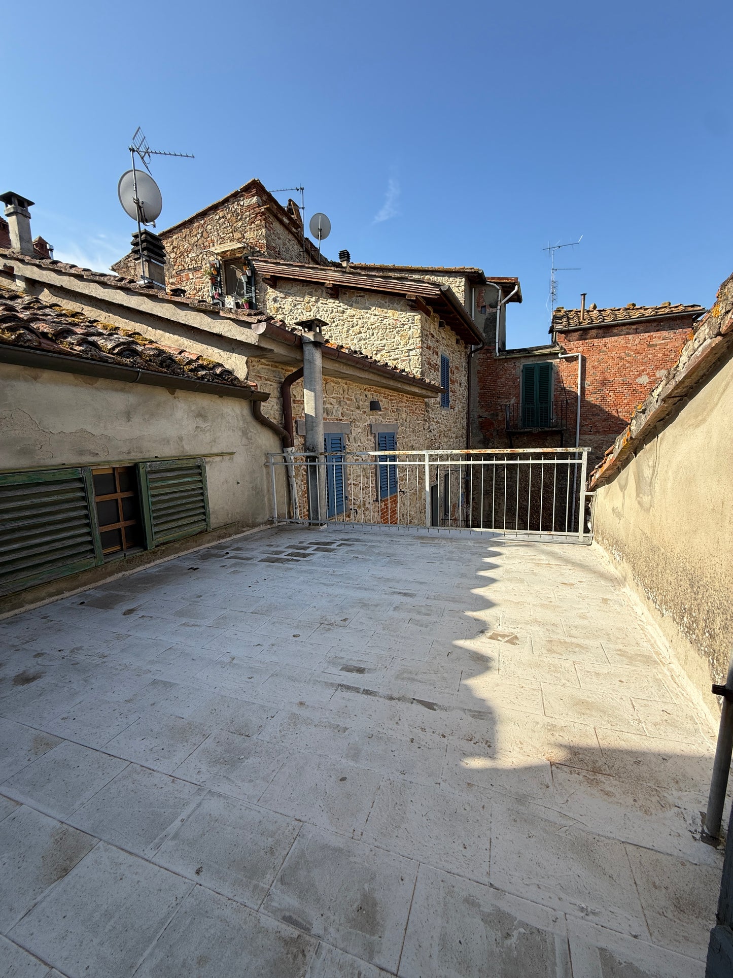 House with two terraces and double garage