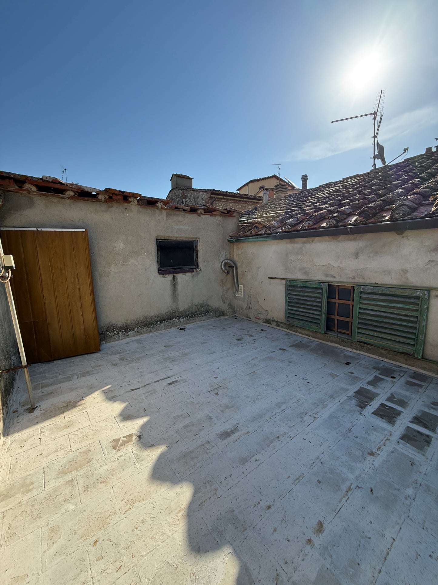House with two terraces and double garage