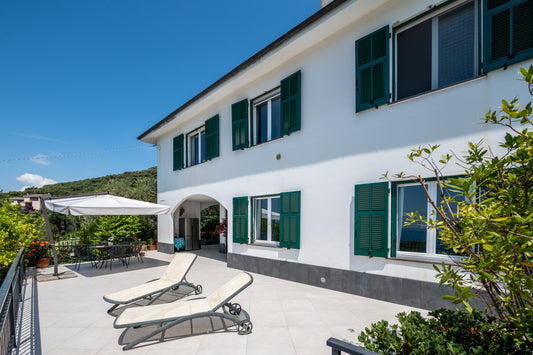 Liguria Pool with sea view