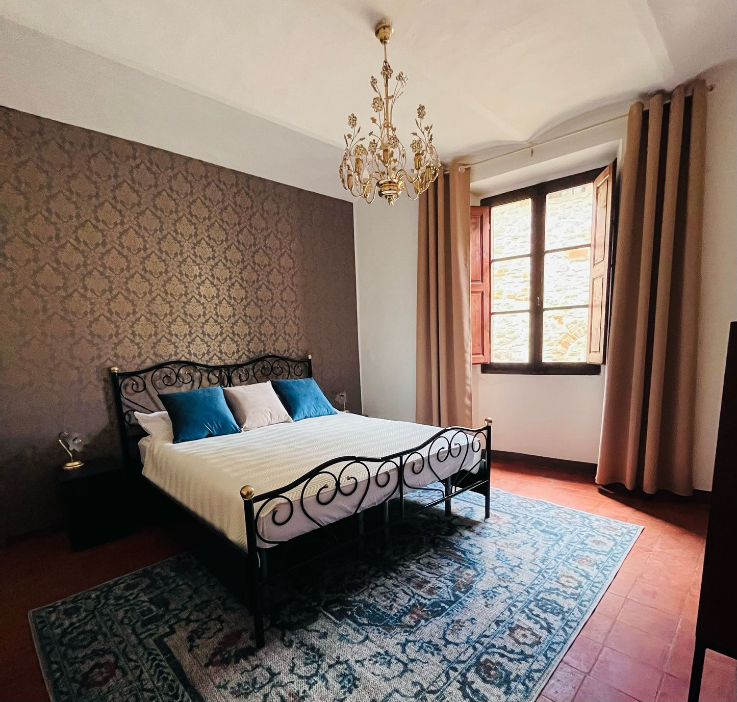 3 bedrooms and pool