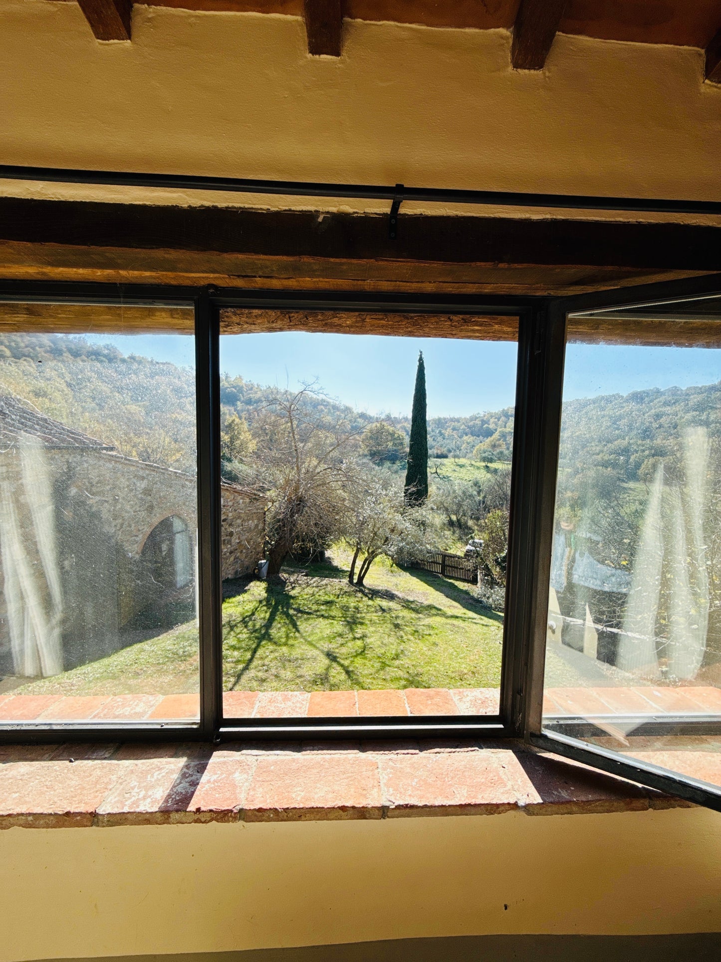 Renovated farmhouse in Pieve a Presciano with pool and view
