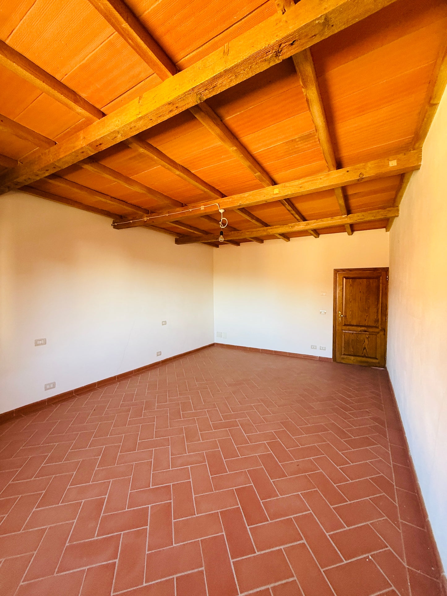 Completely renovated, never-inhabited detached townhouse in Laterina