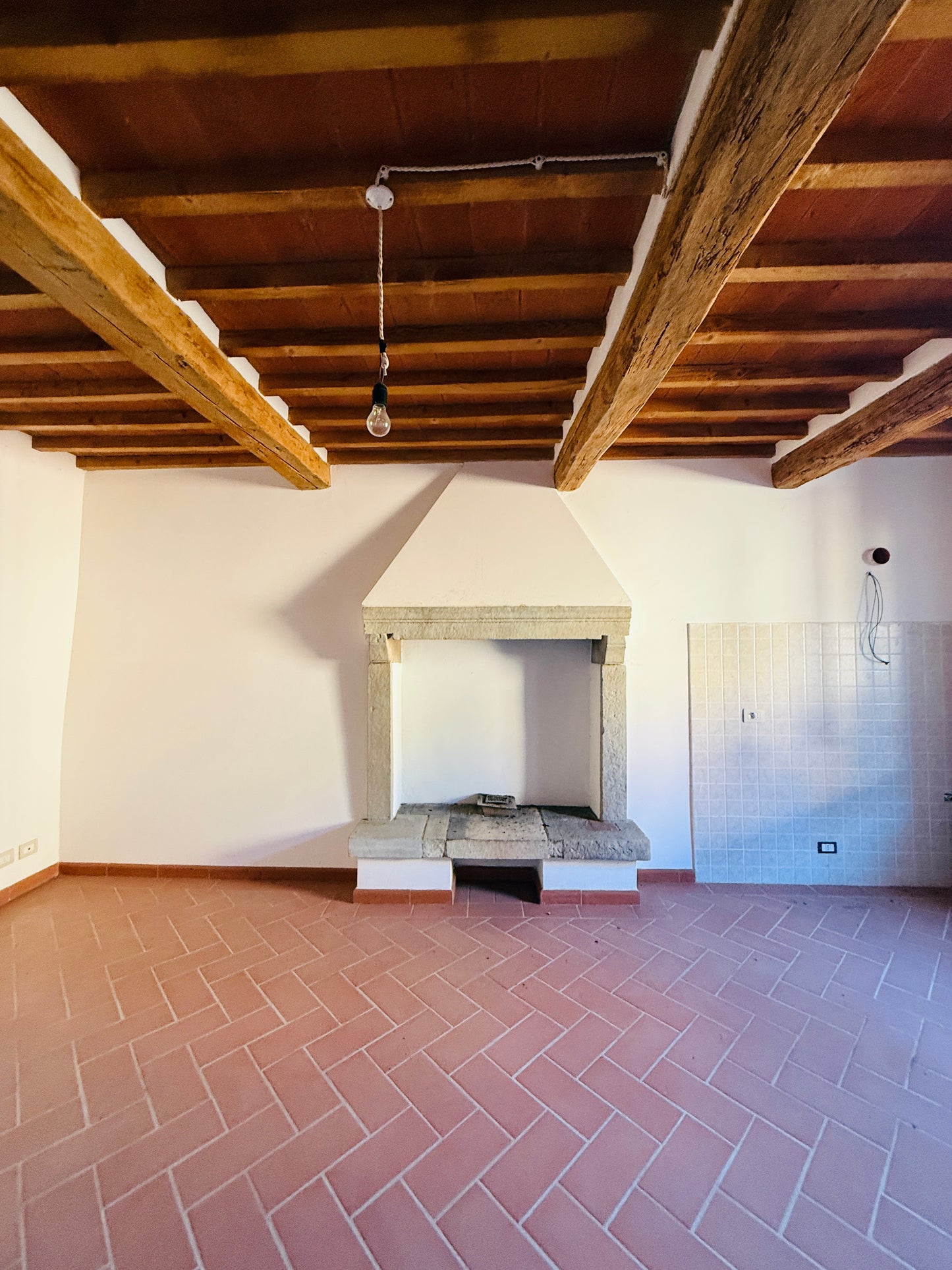 Completely renovated, never-inhabited detached townhouse in Laterina