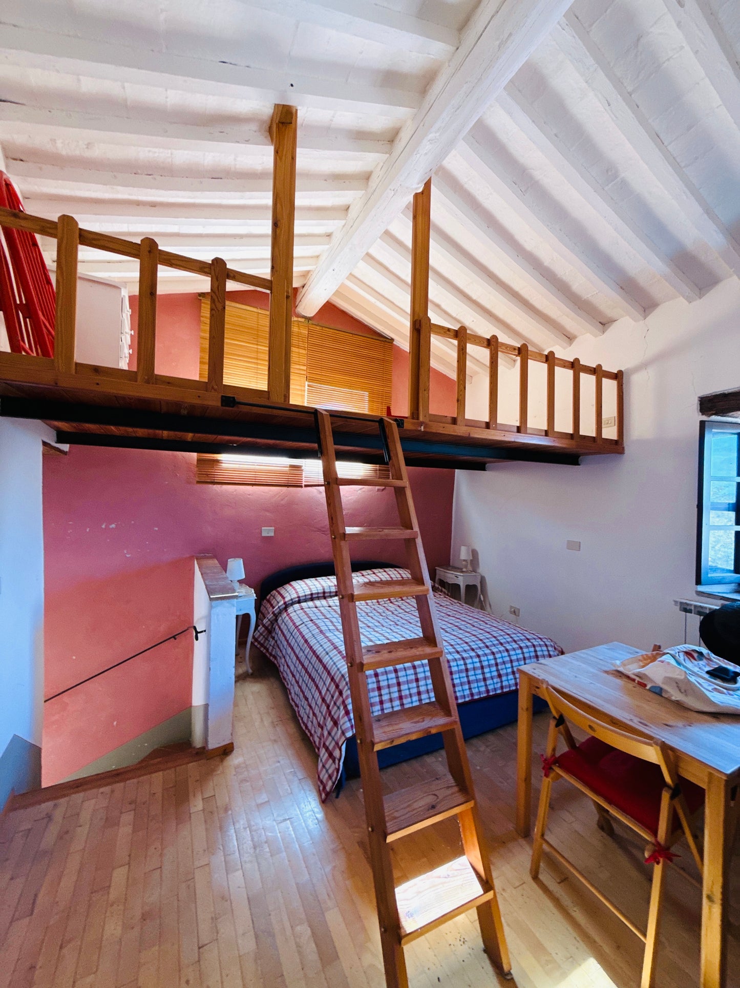 Renovated farmhouse in Pieve a Presciano with pool and view
