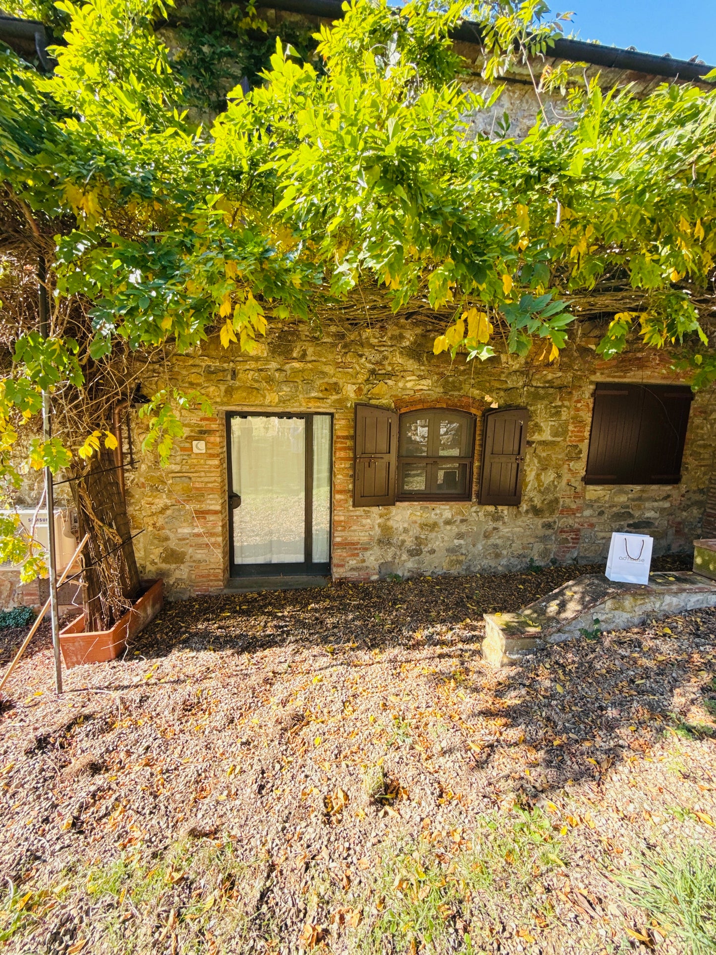 Renovated farmhouse in Pieve a Presciano with pool and view