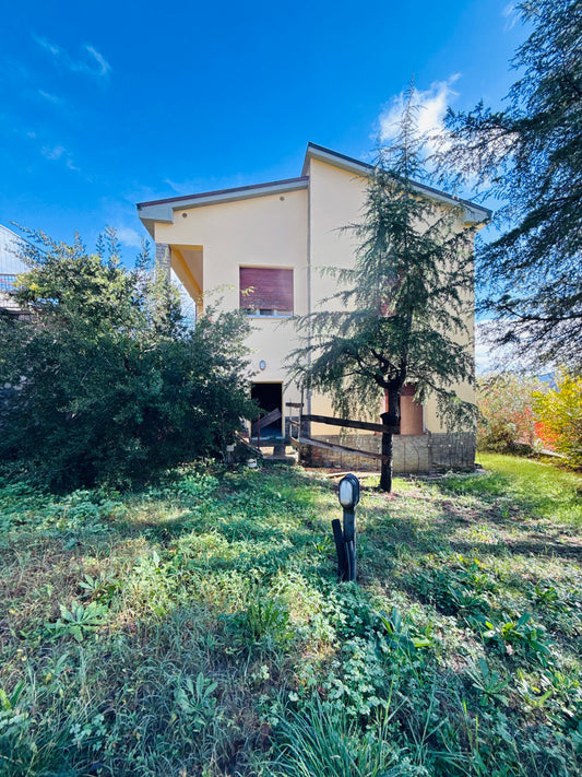 Detached house for sale in Laterina