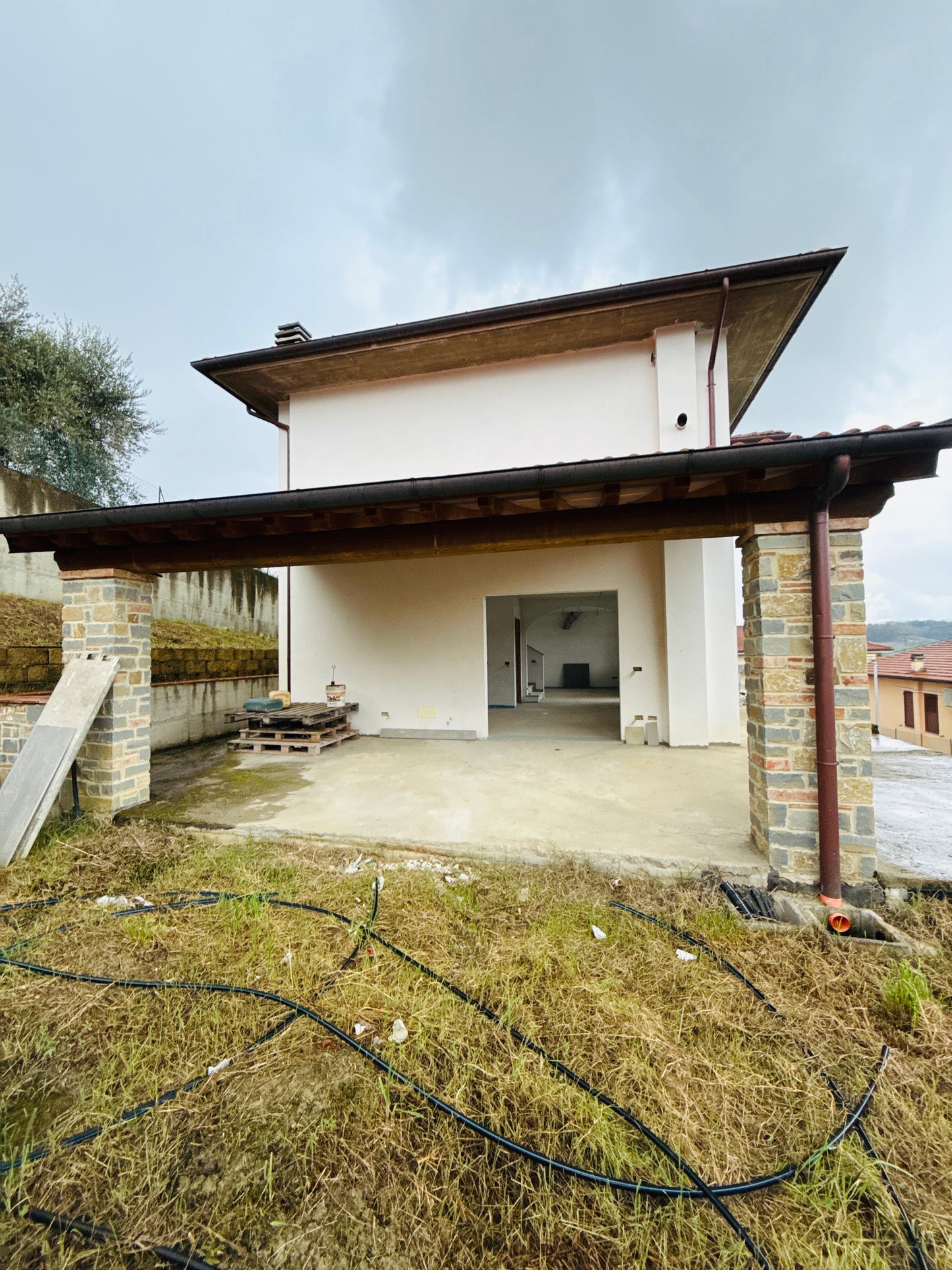 Semi-detached house for sale - advanced unfinished state