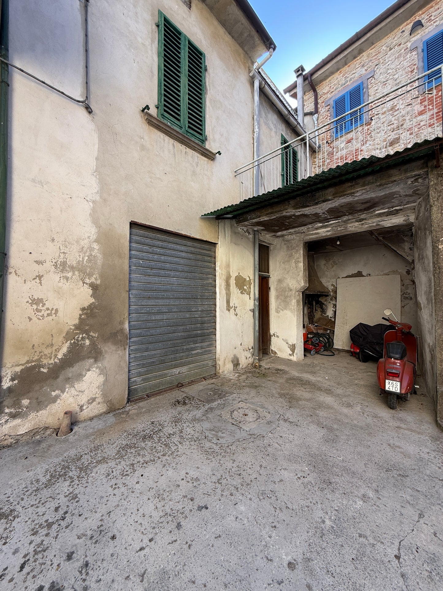 House with two terraces and double garage