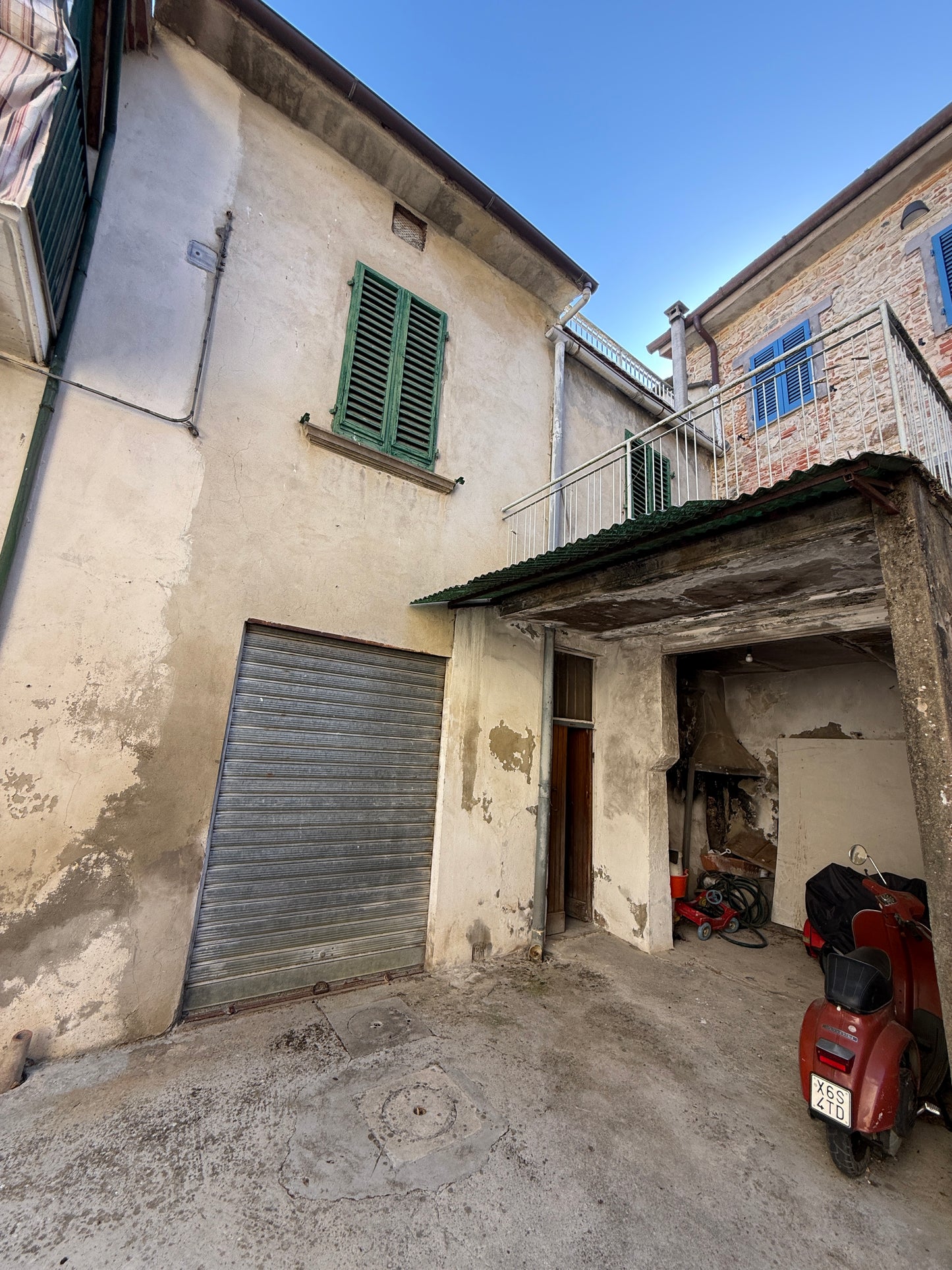 House with two terraces and double garage