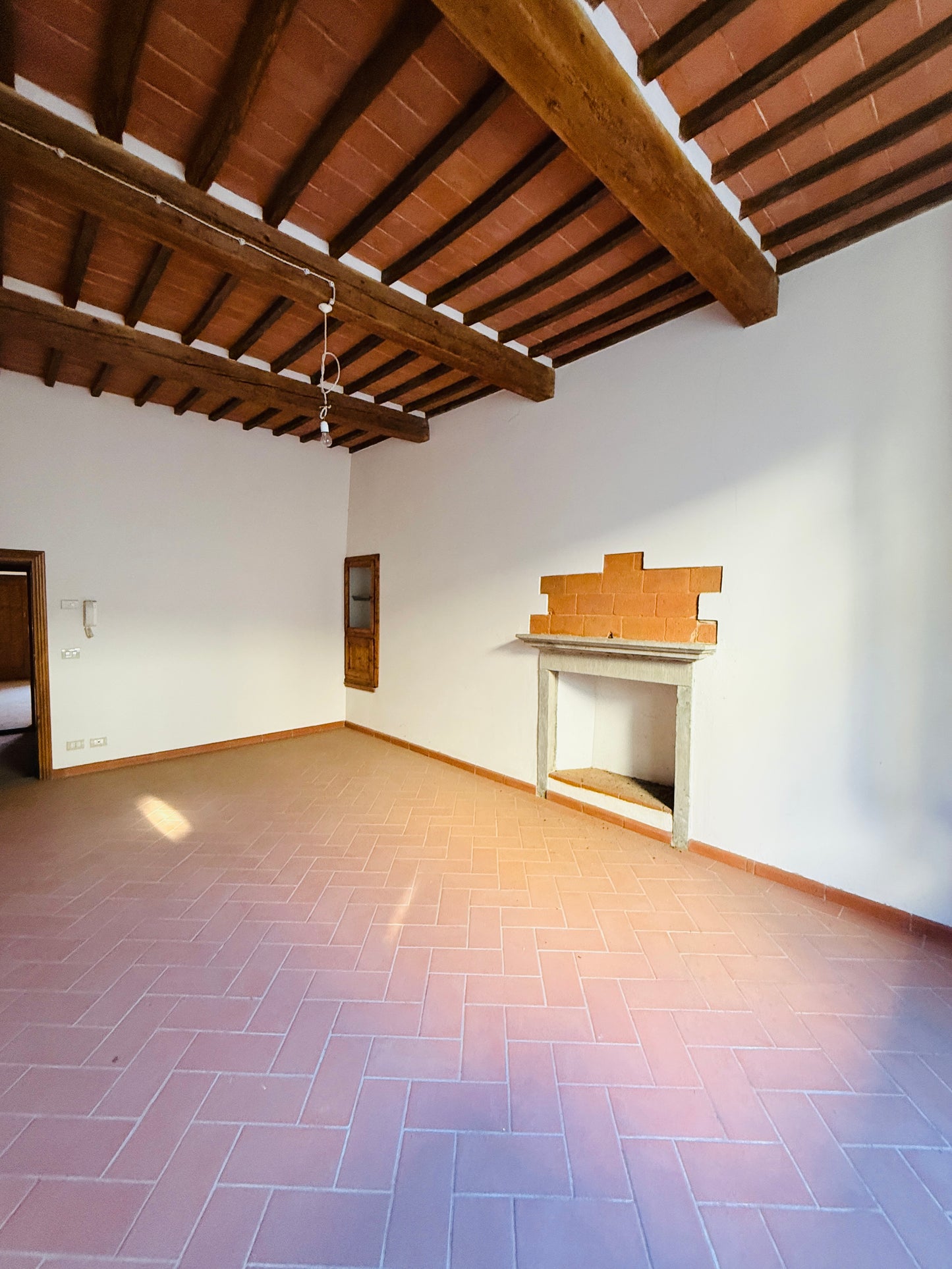 Completely renovated, never-inhabited detached townhouse in Laterina